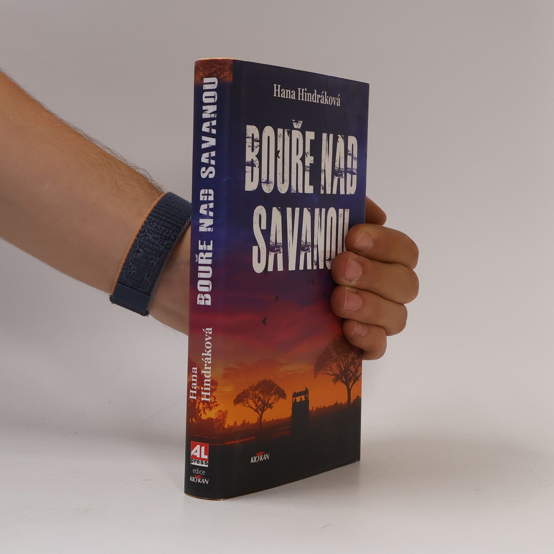 Hana Hindráková Bouře nad savanou