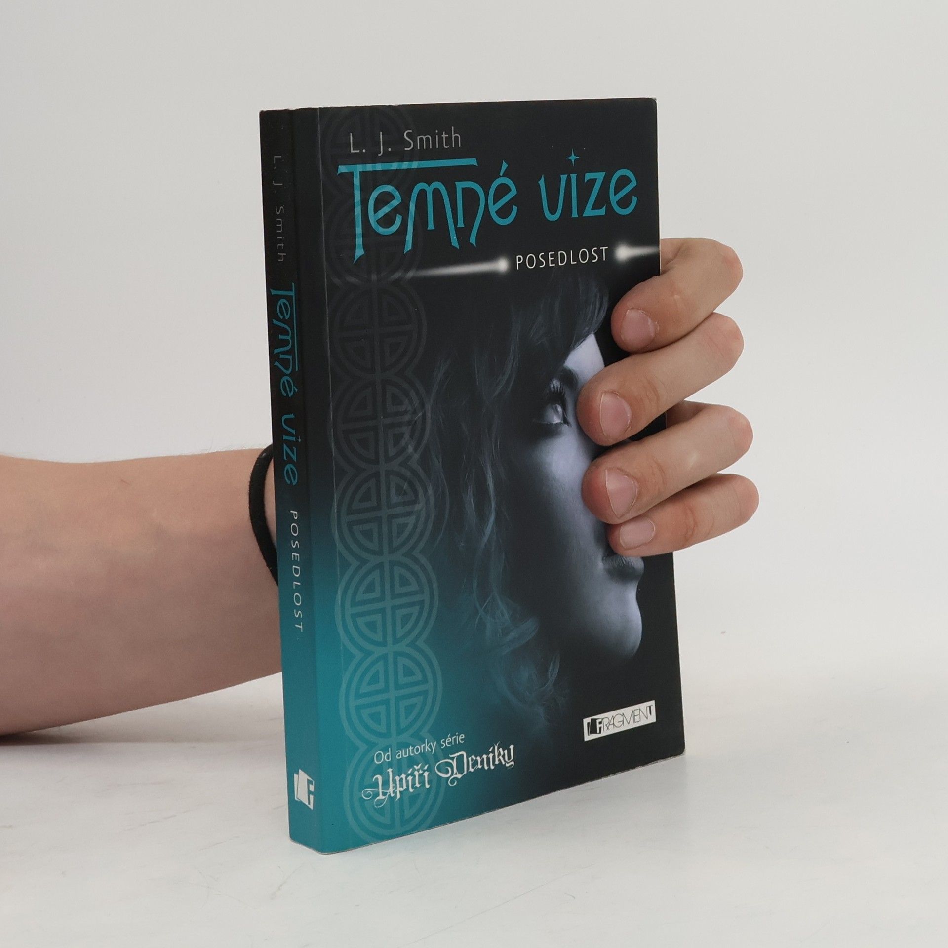 L. J. Smith Temné vize. Posedlost