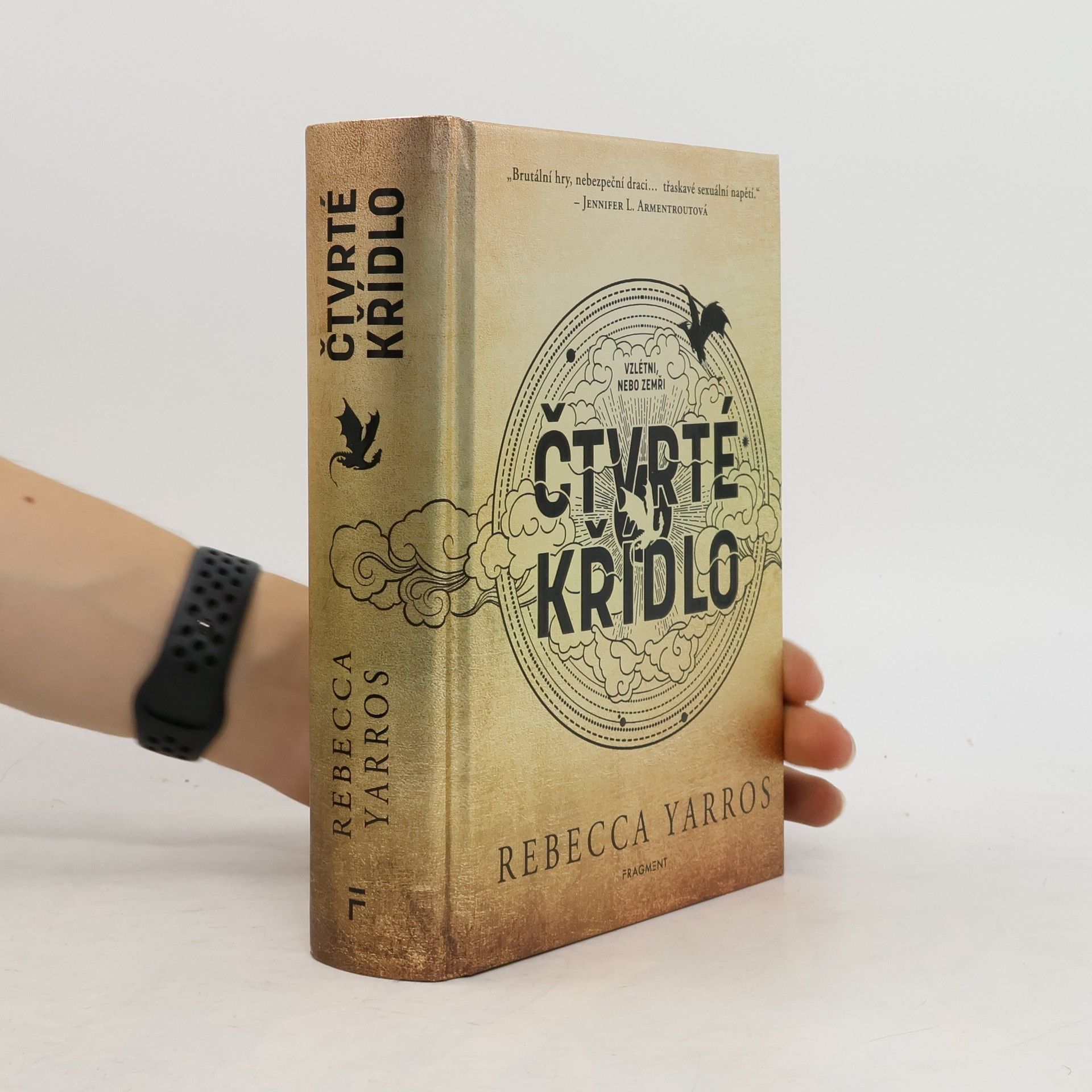 Rebecca Yarros Čtvrté křídlo