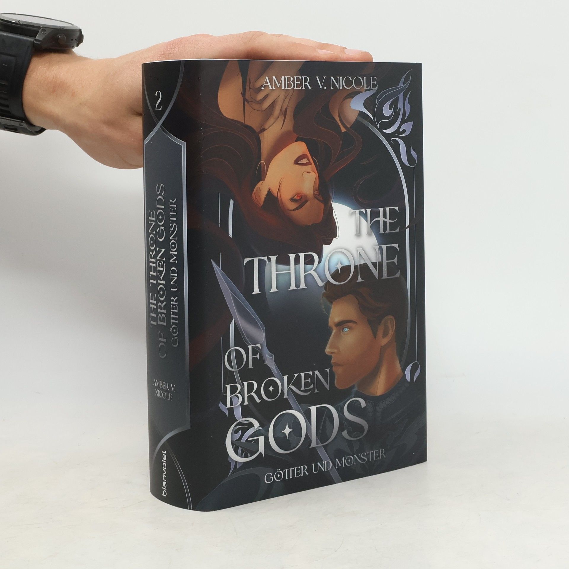 Amber V. Nicole The Throne of Broken Gods 2