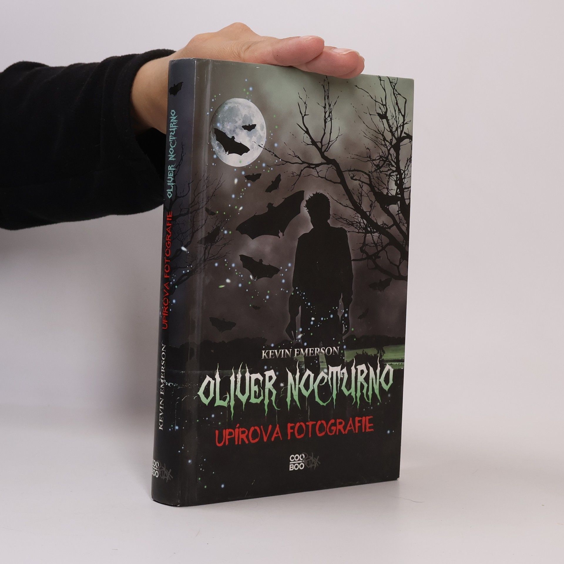 Kevin Emerson Oliver Nocturno. Upírova fotografie