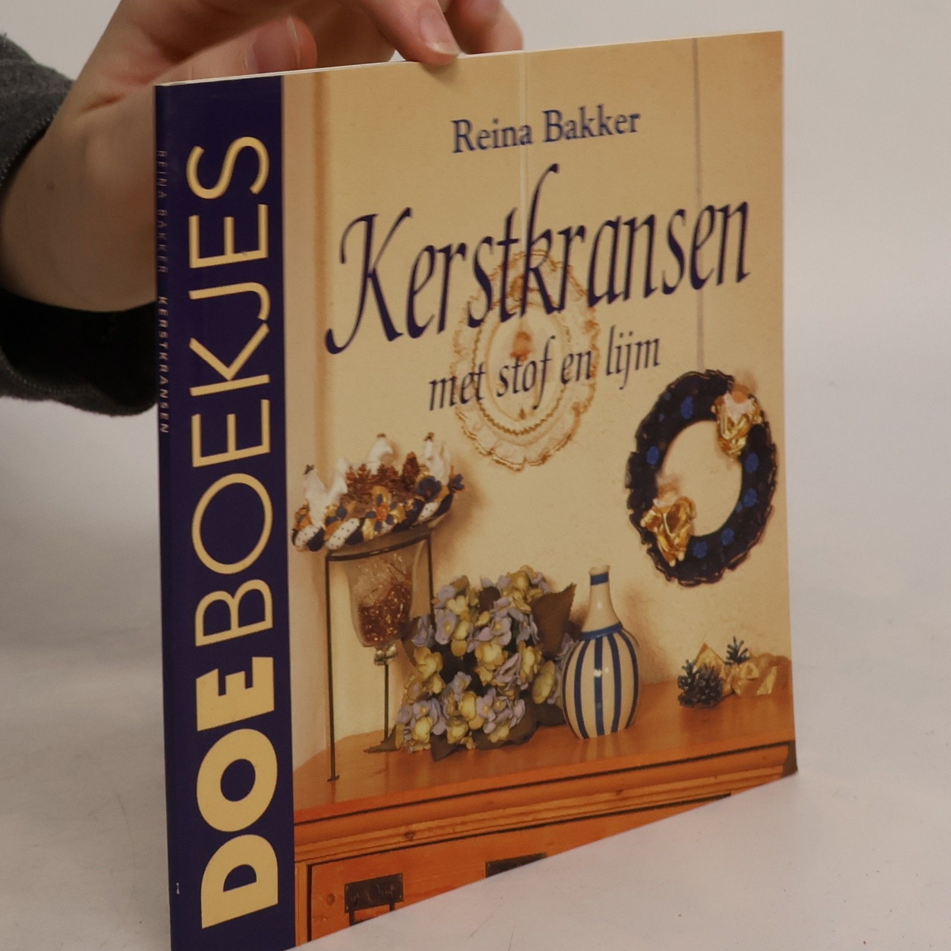 Doeboekjes: Kerstkransen met stof en lijm