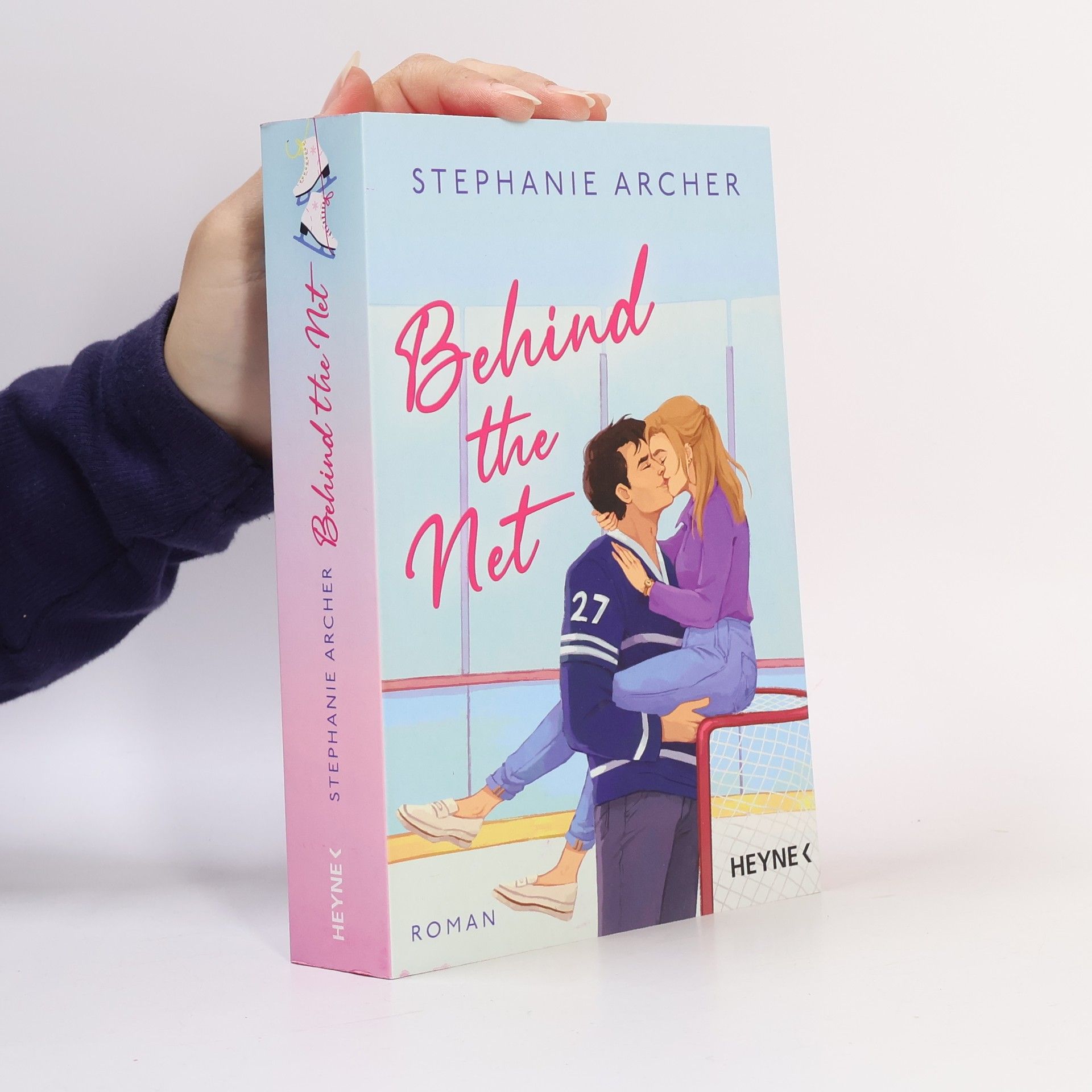 Stephanie Archer Behind the Net. Roman - Mit farbig gestaltetem Buchschnitt - nur in limitierter Erstauflage der gedruckten Ausgabe - Spicy Sportsromance für Fans von »Icebreaker«!