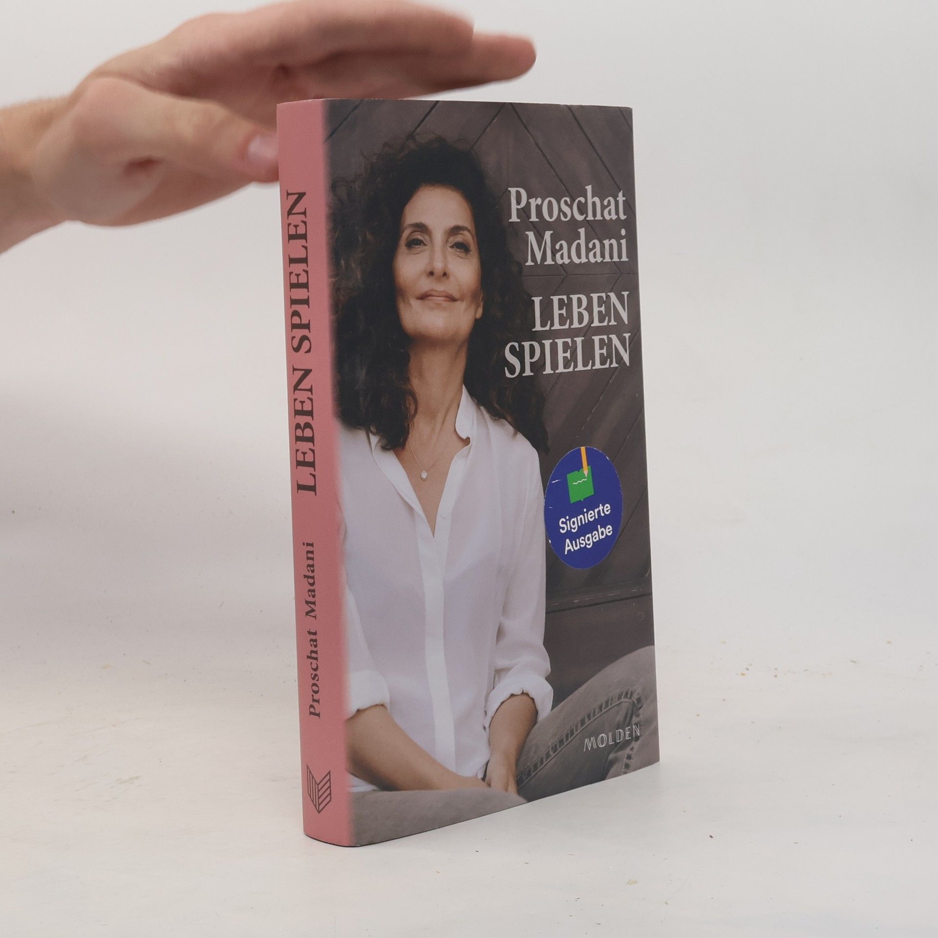 Proschat Madani Leben spielen