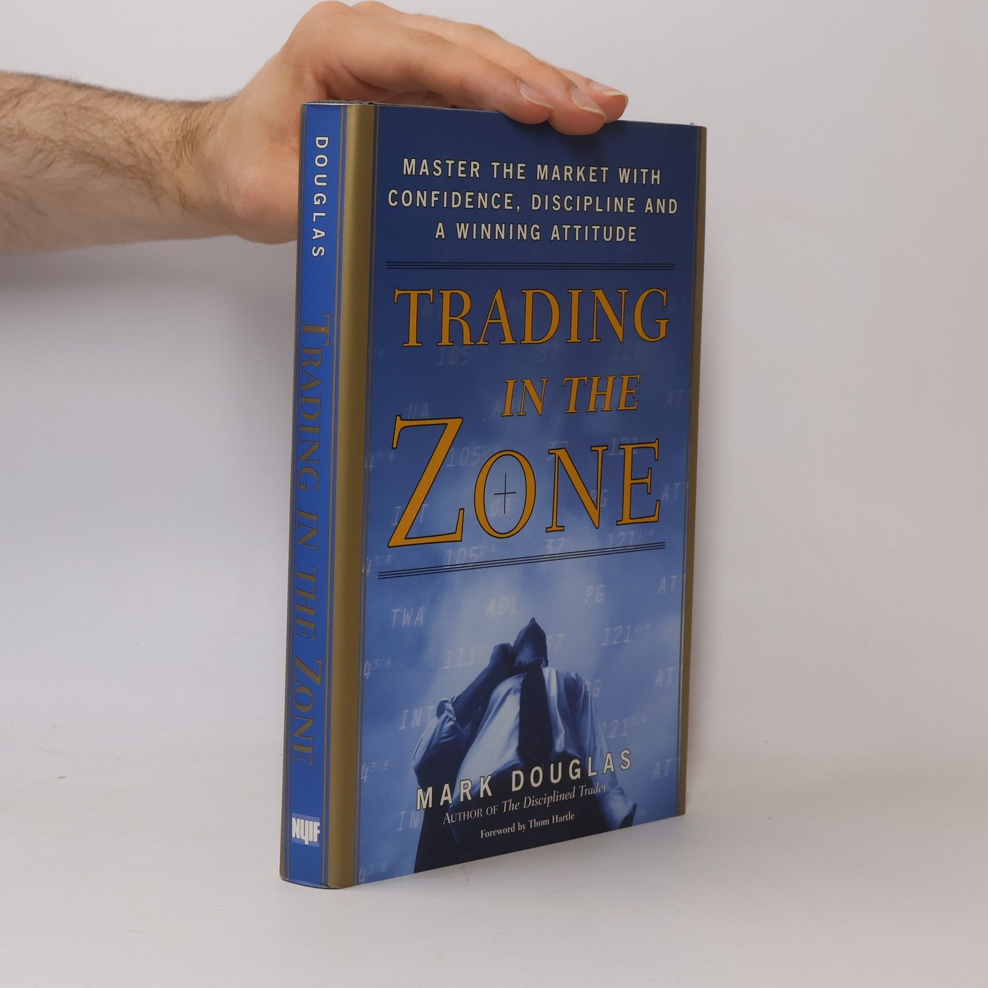 Mark Mark J. Douglas Trading in the zone : master the market with confidence, discipline and a winning attitude