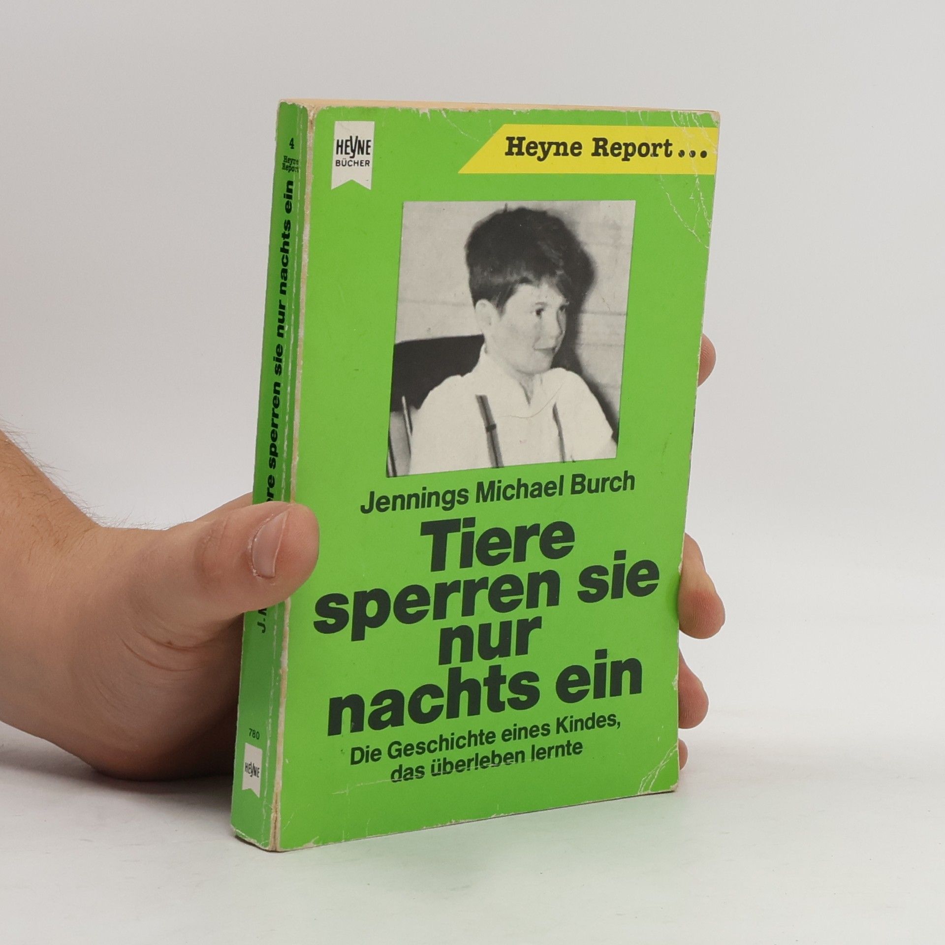 Tiere sperren sie nur nachts ein. Die Geschichte eines Kindes, das überleben lernte.