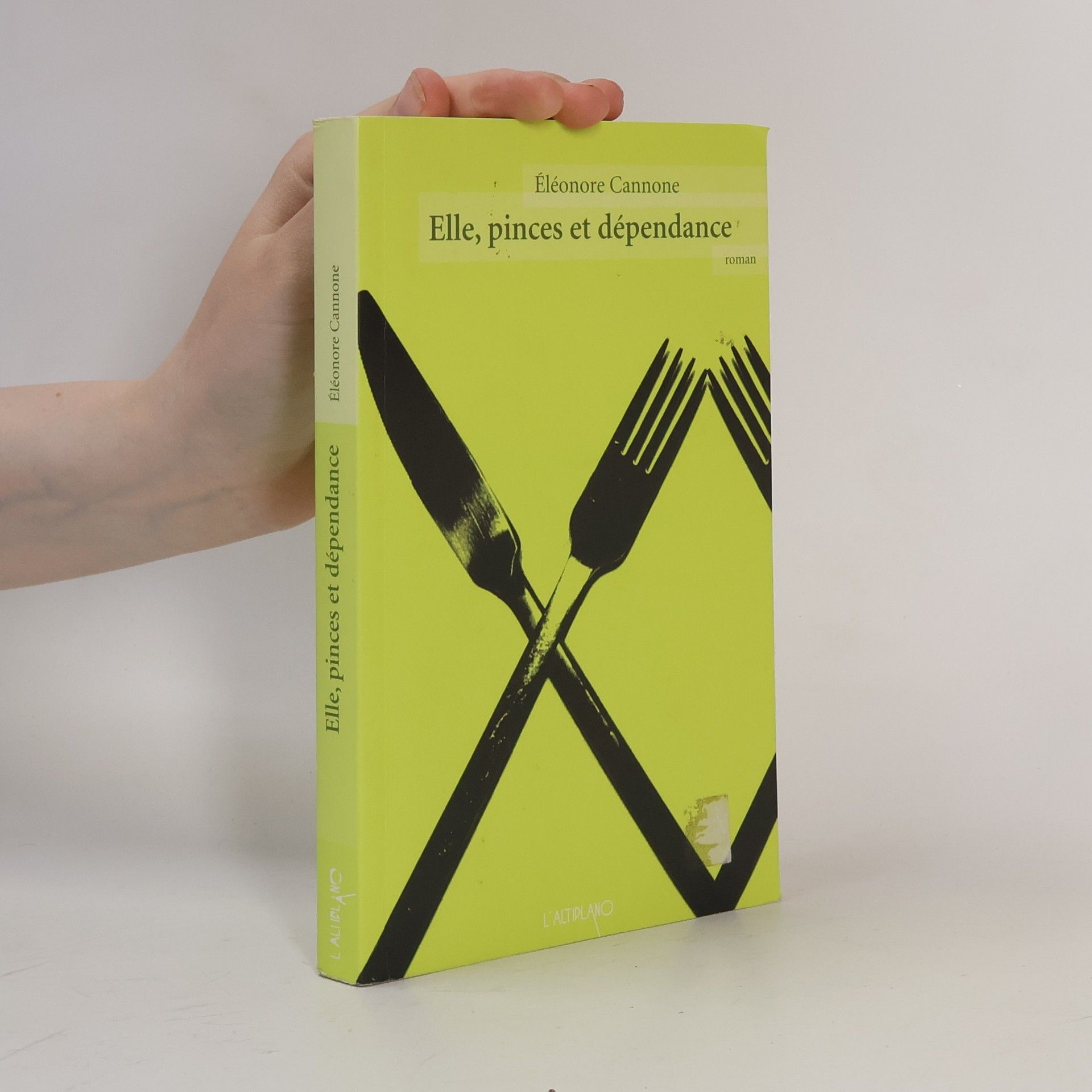 Elle, pinces et dépendance
