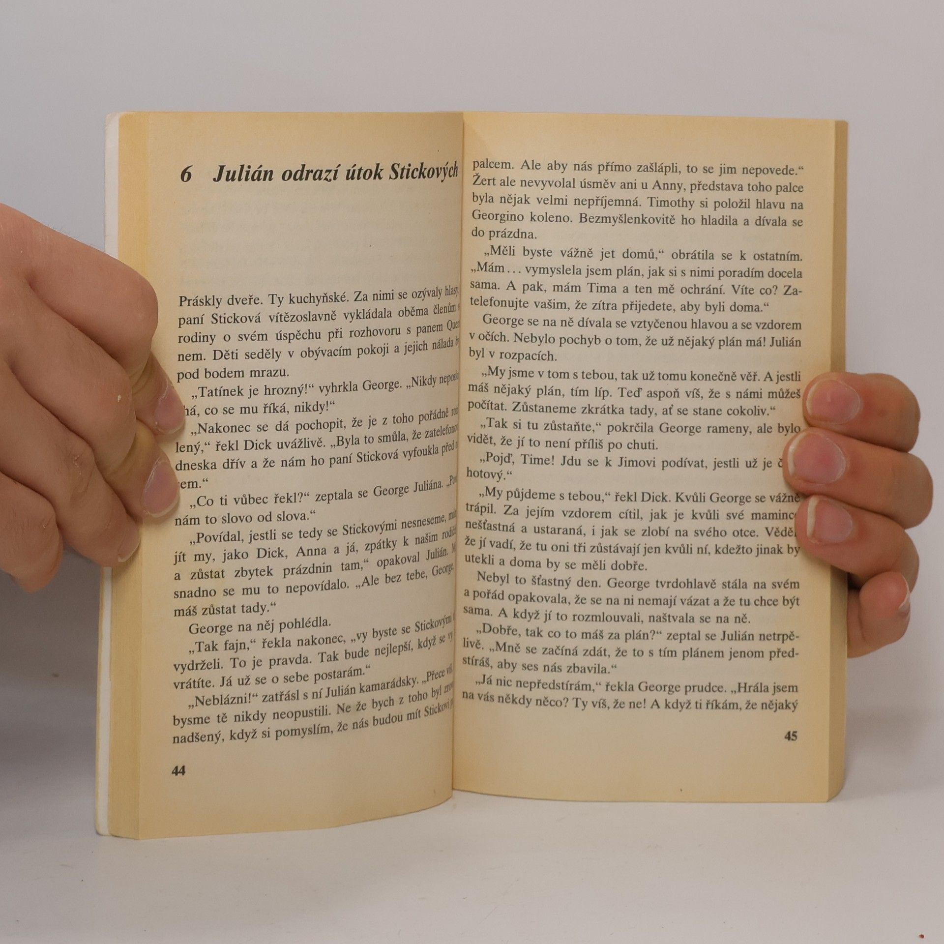 Enid Blyton Správná pětka, Pětka na útěku