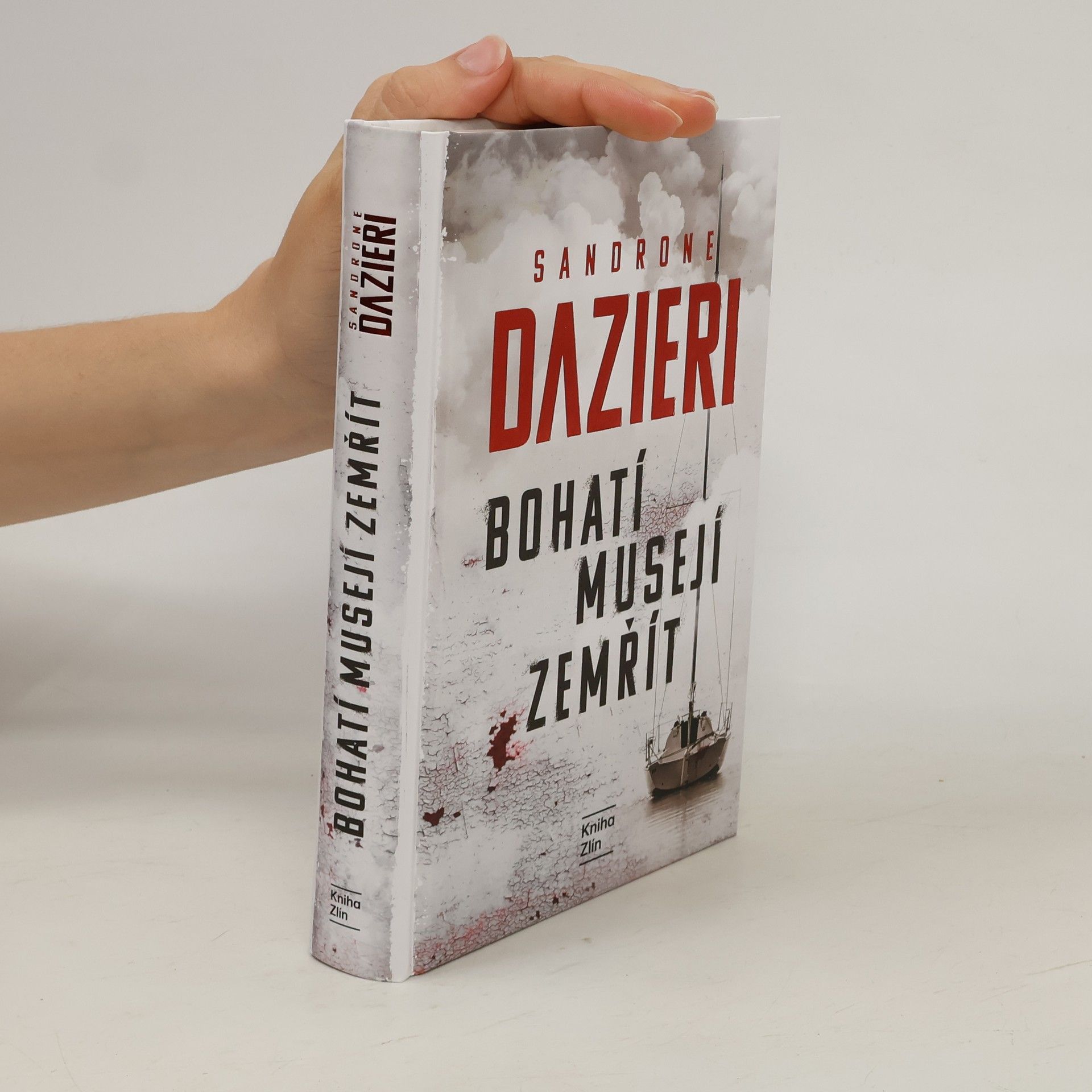 Sandrone Dazieri Bohatí musejí zemřít
