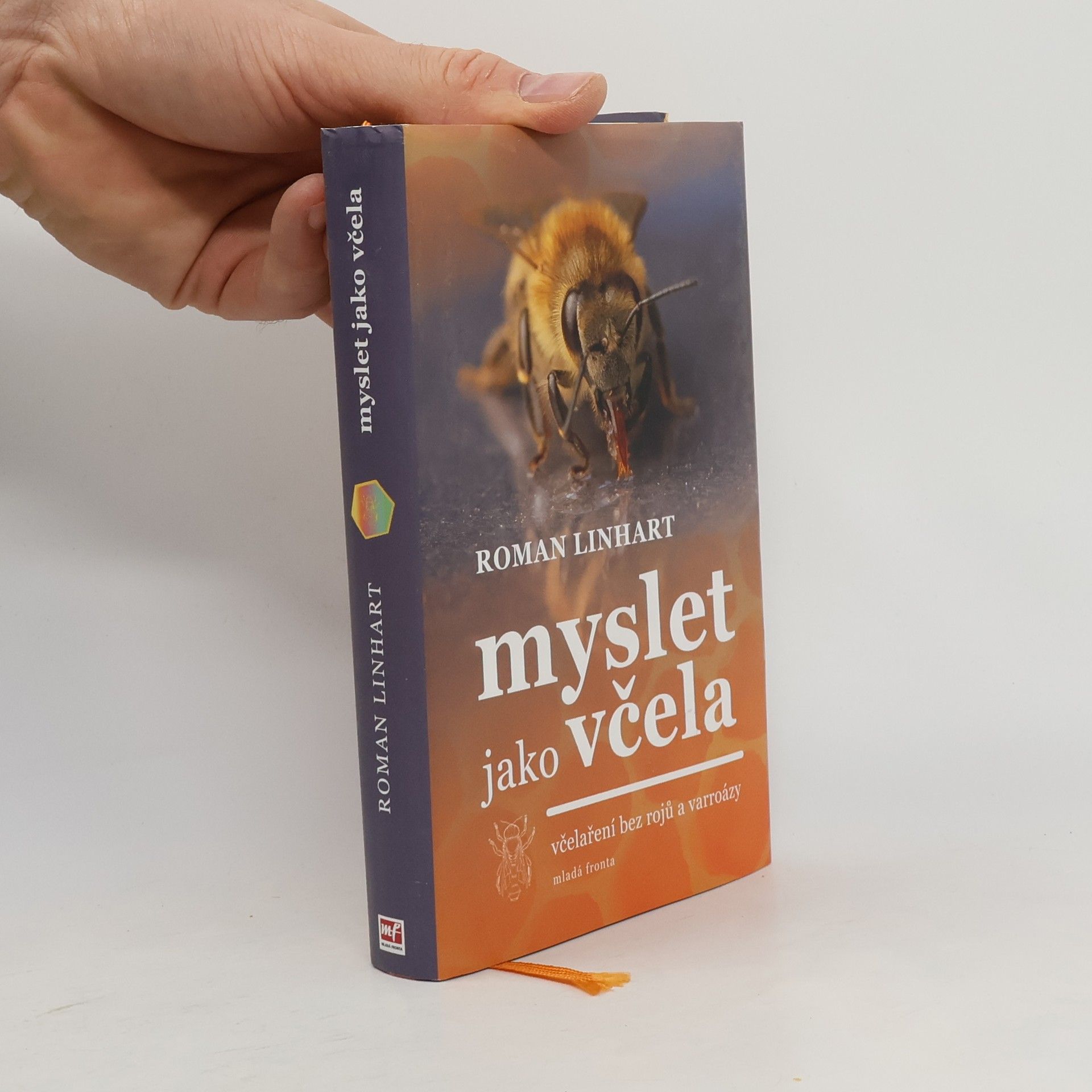 Roman Linhart Myslet jako včela: Včelaření bez rojů a varroázy