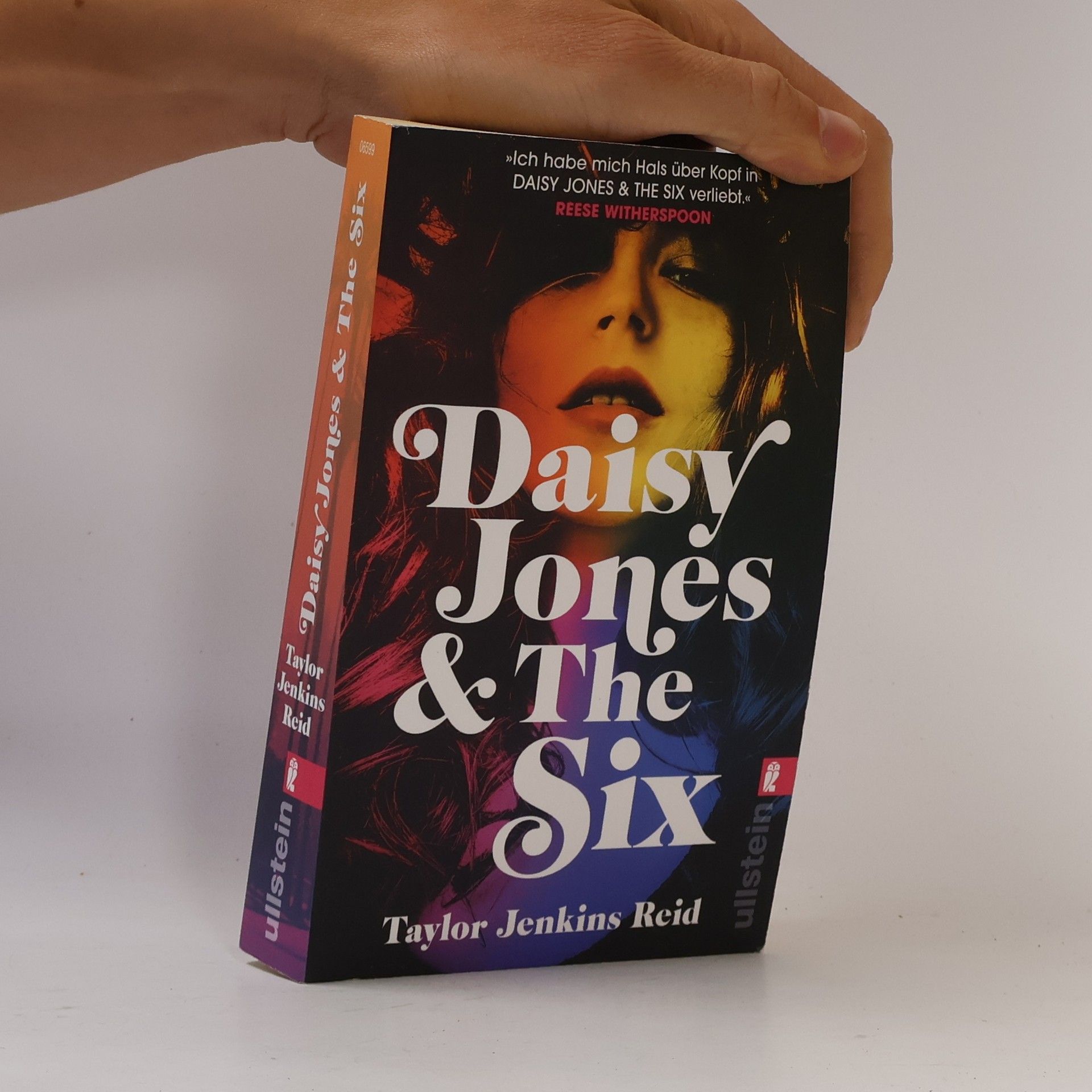 Taylor Jenkins Reid Daisy Jones & The Six