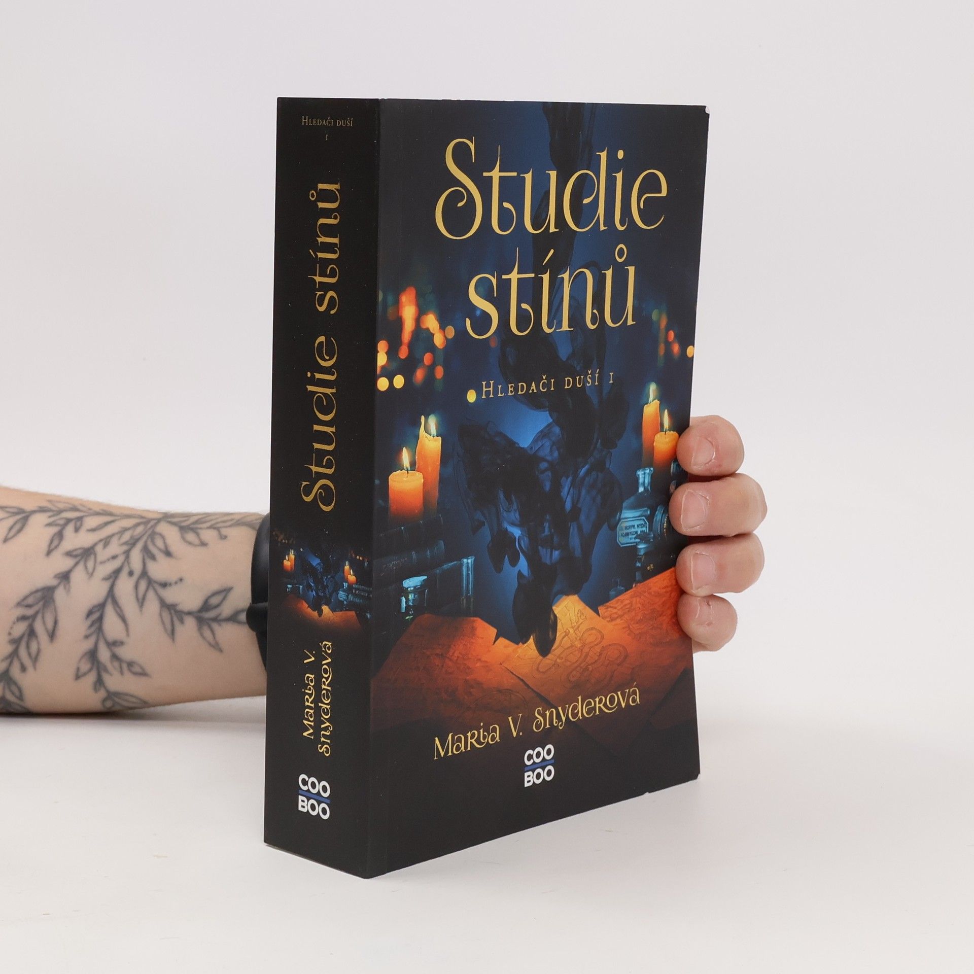 Maria V. Snyder Studie stínů. Hledači duší I.