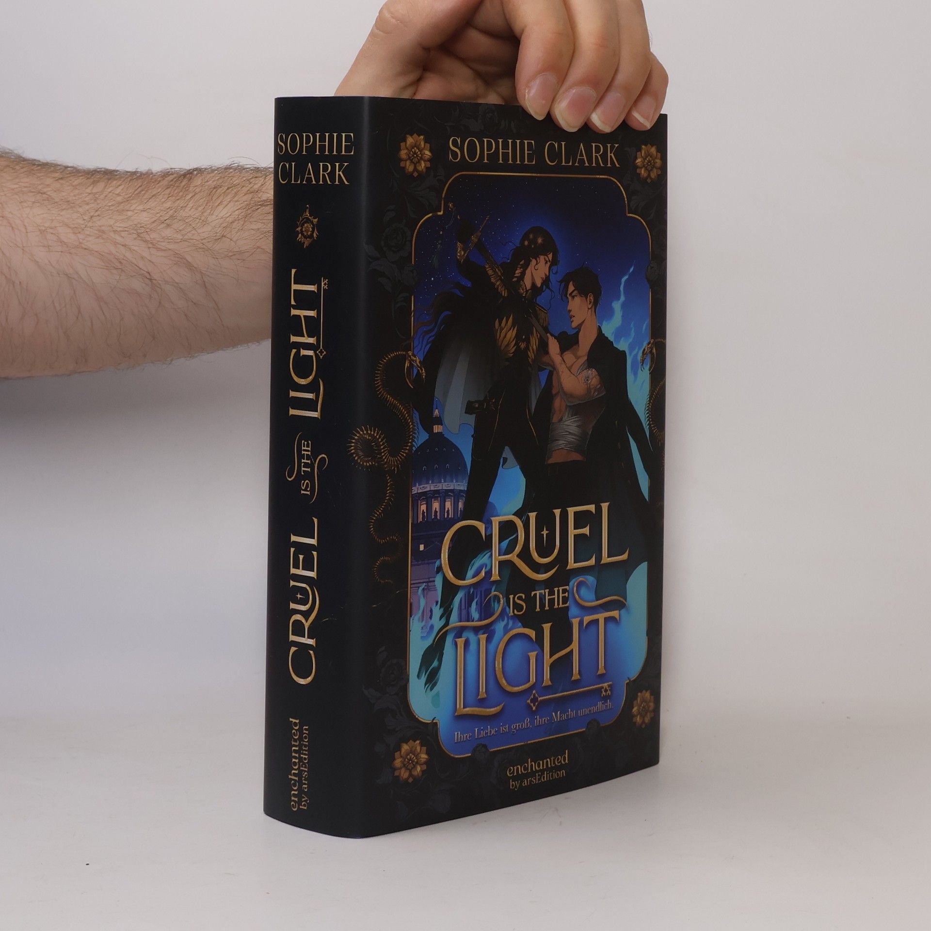 Cruel is the Light – Ihre Liebe ist groß, ihre Macht unendlich