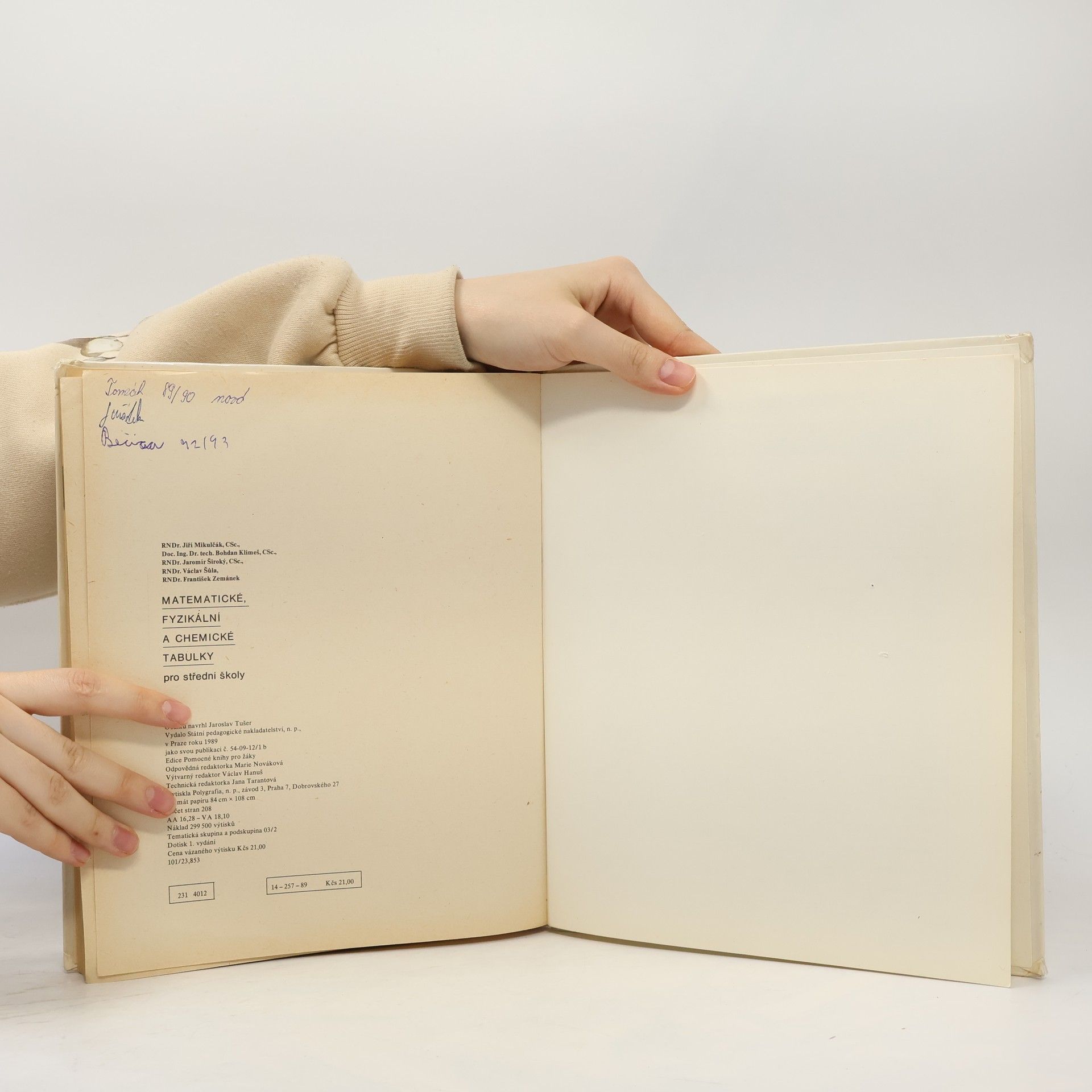Autorenkollektiv Matematické, fyzikální a chemické tabulky pro střední školy