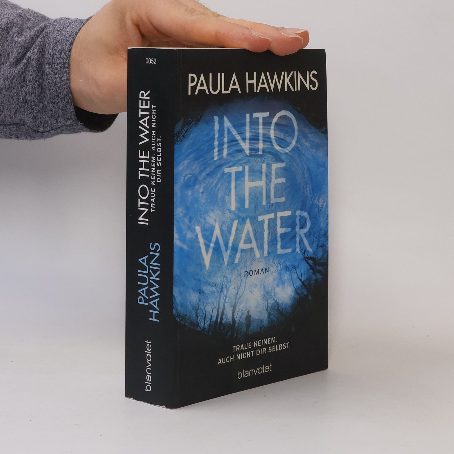 Paula Hawkins Into the Water