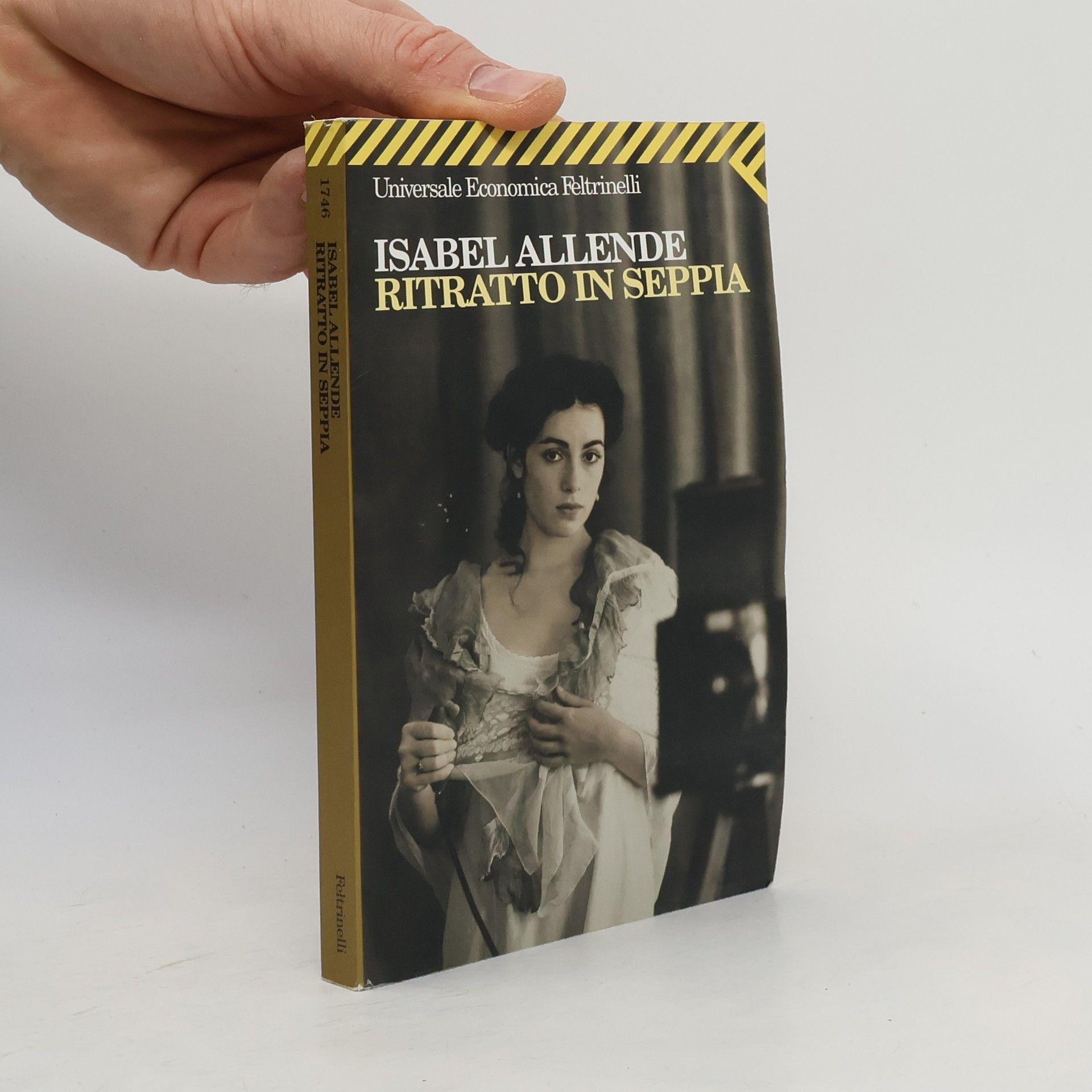 Isabel Allende Ritratto in seppia