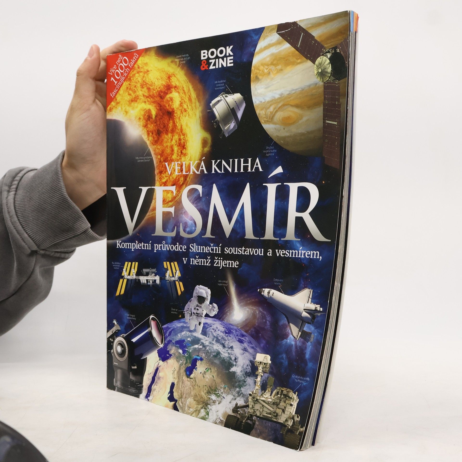 AA.VV. Vesmír
