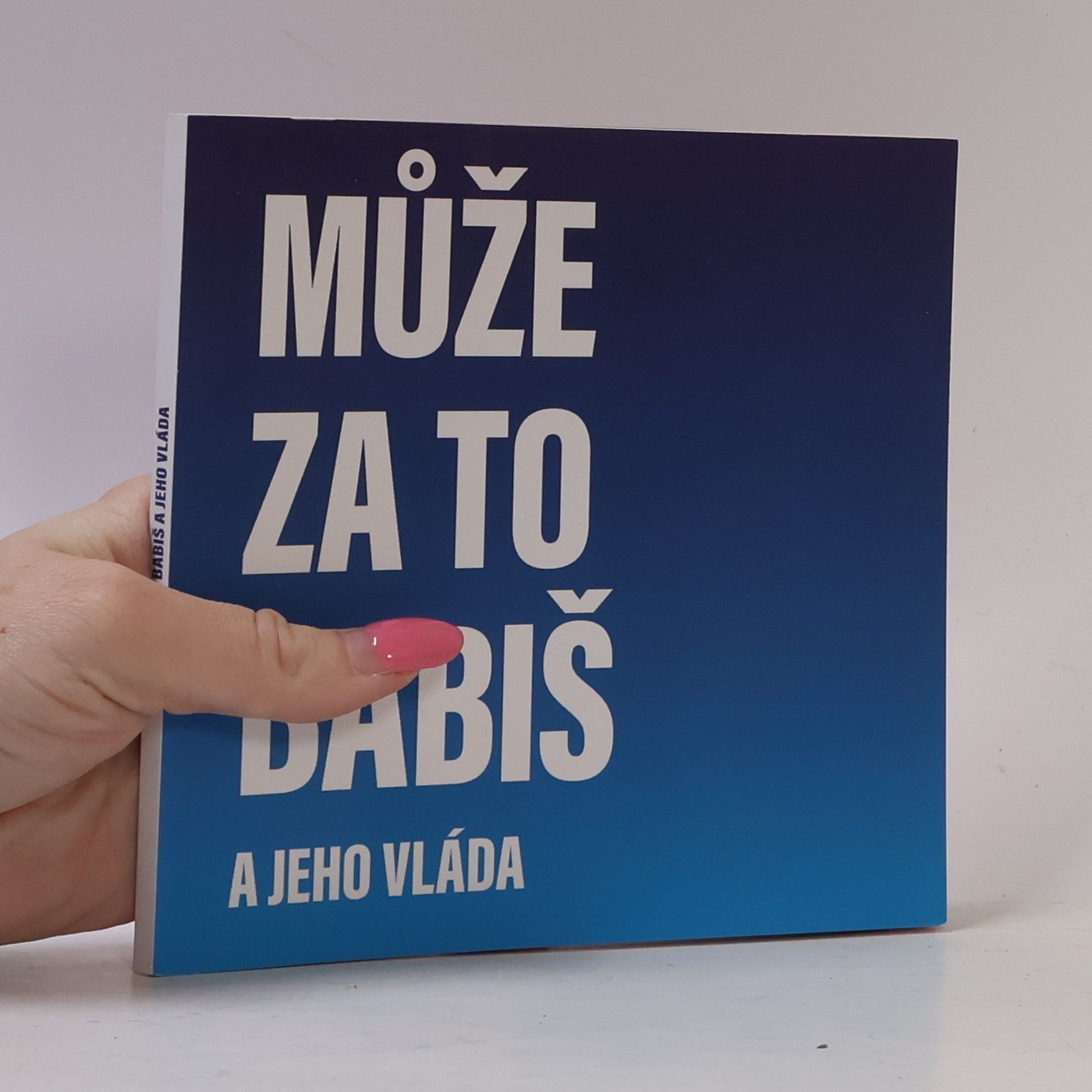 Collectif d'auteurs Může za to Babiš a jeho vláda