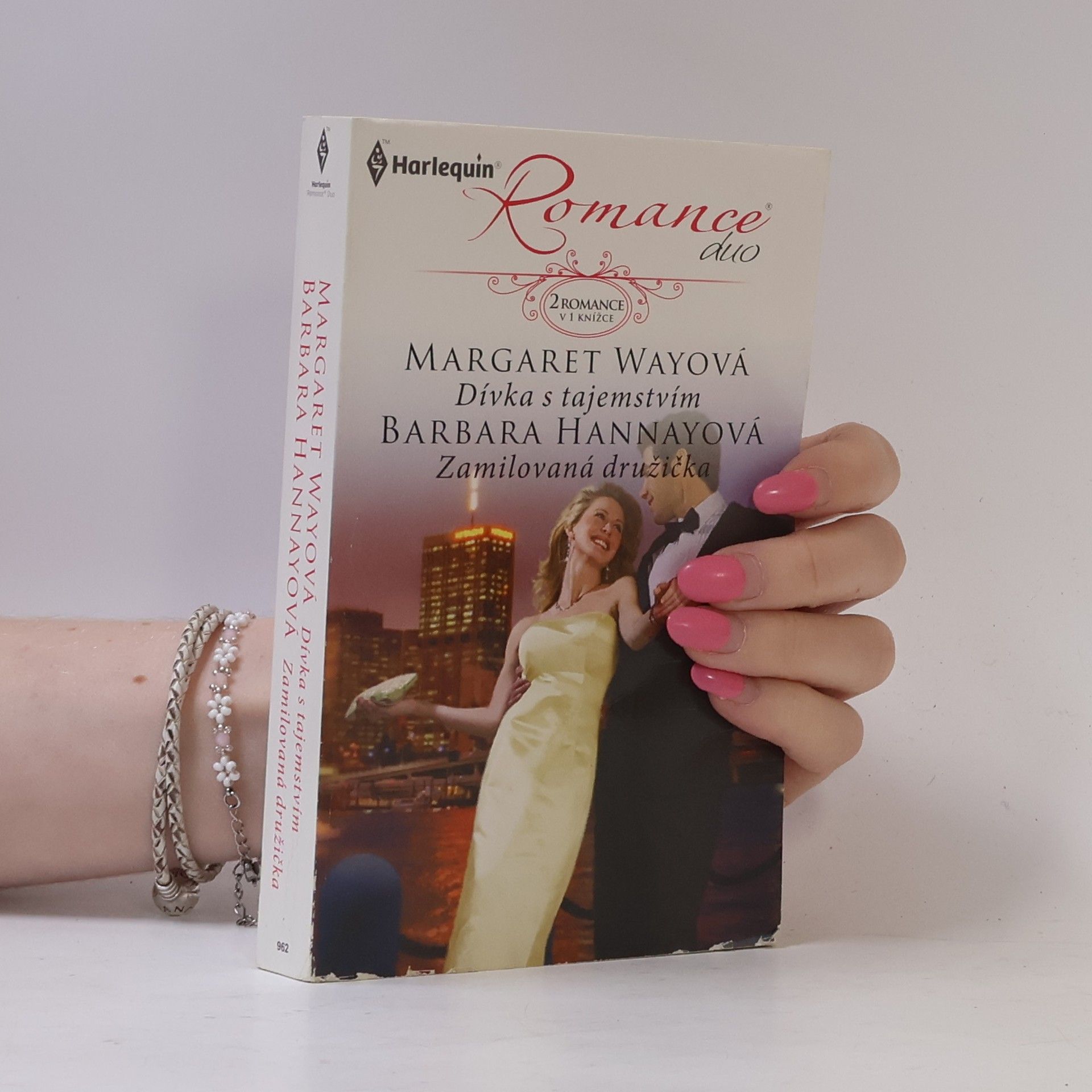 Margaret Way Dívka s tajemstvím / Zamilovaná družička