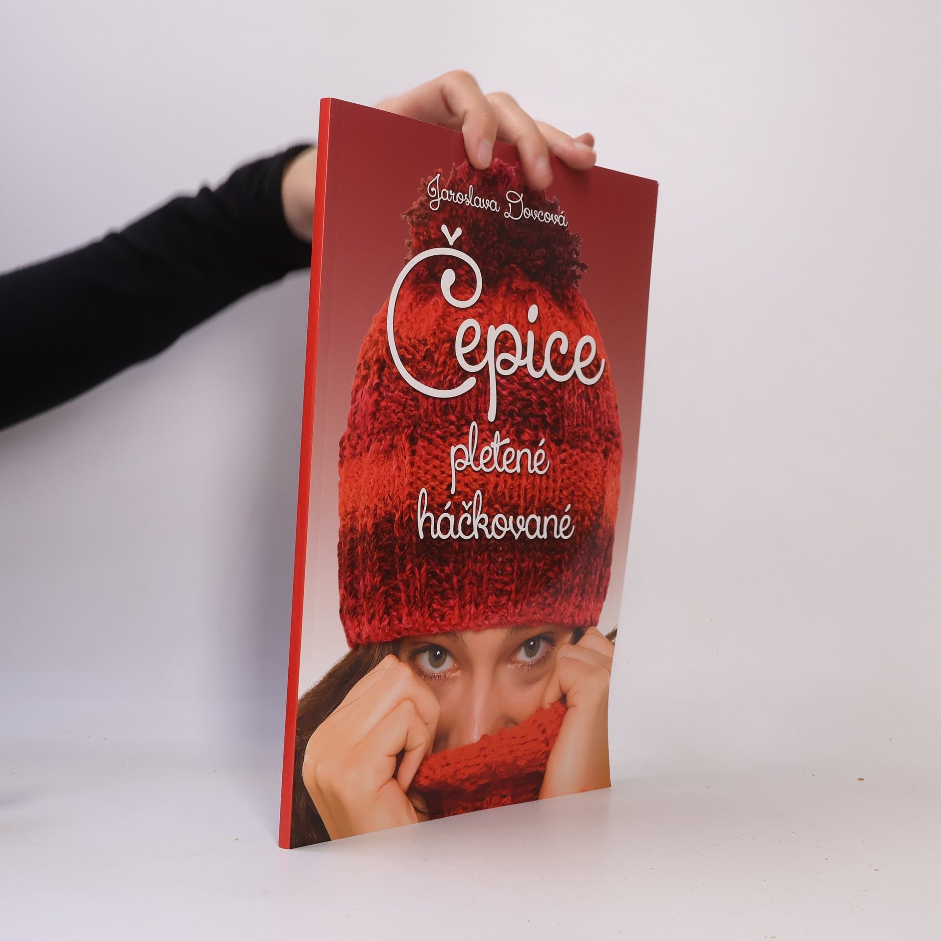 Jaroslava Dovcová Čepice. Pletené, háčkované.