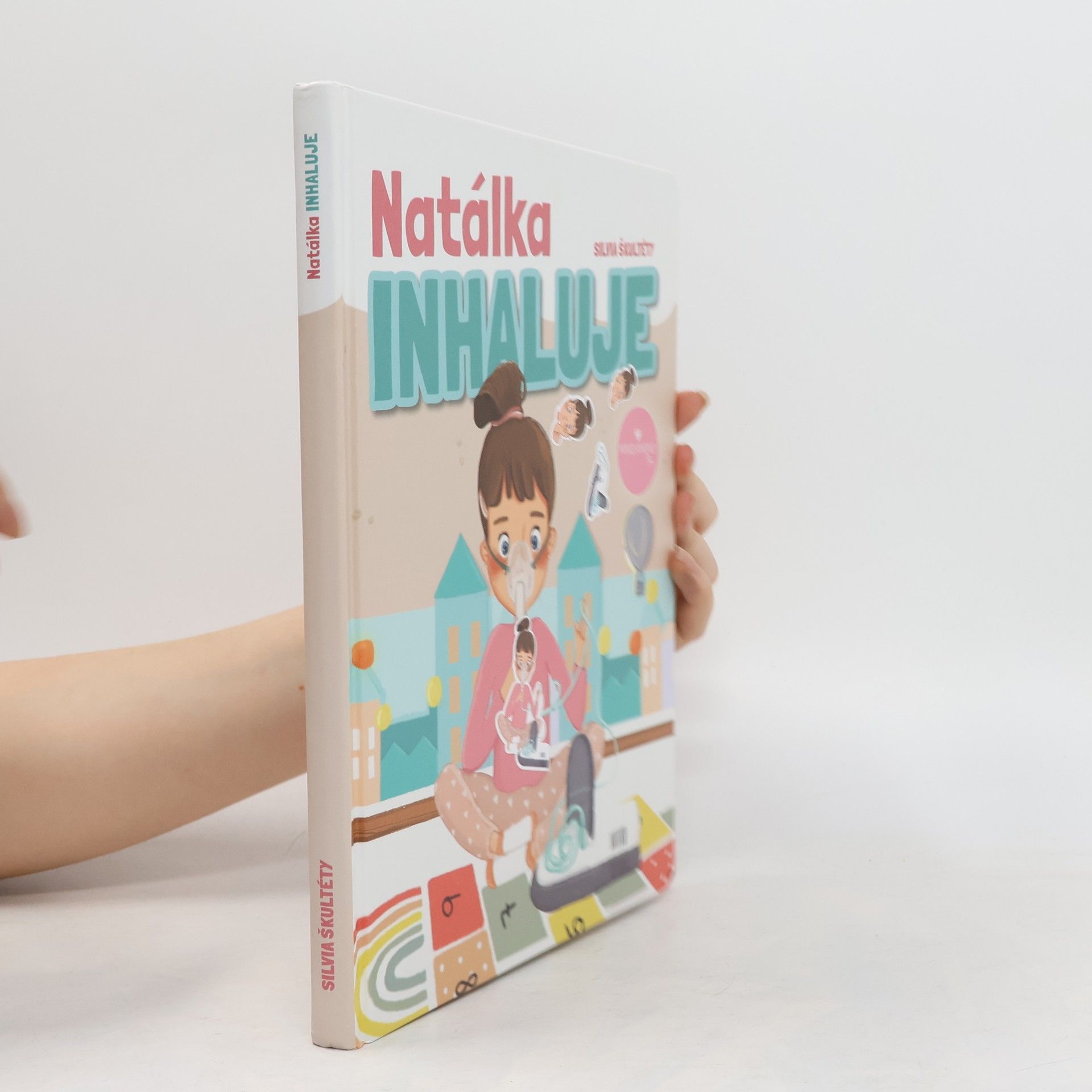 Lenka Opatovská Natálka inhaluje