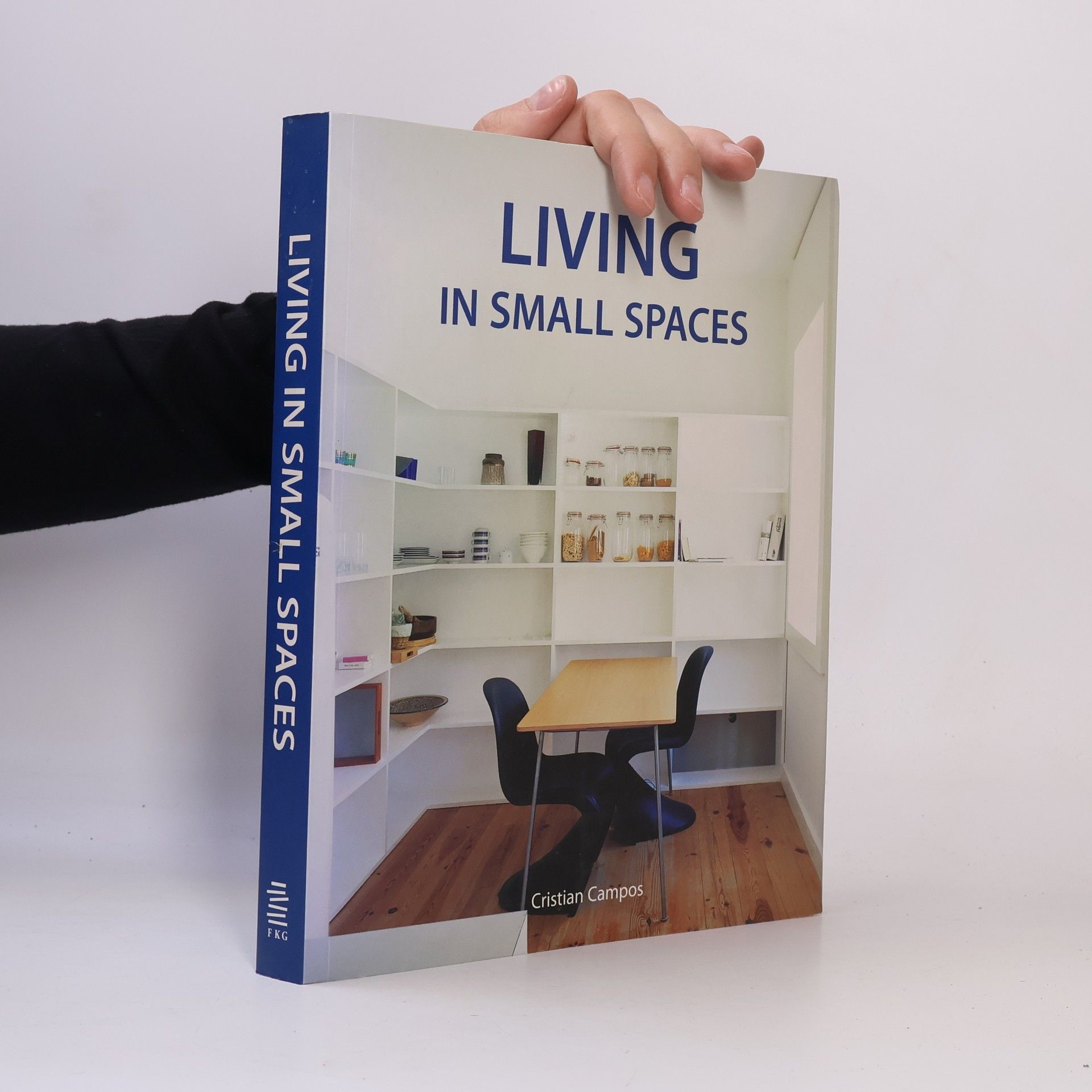 Various authors Living in Small Spaces