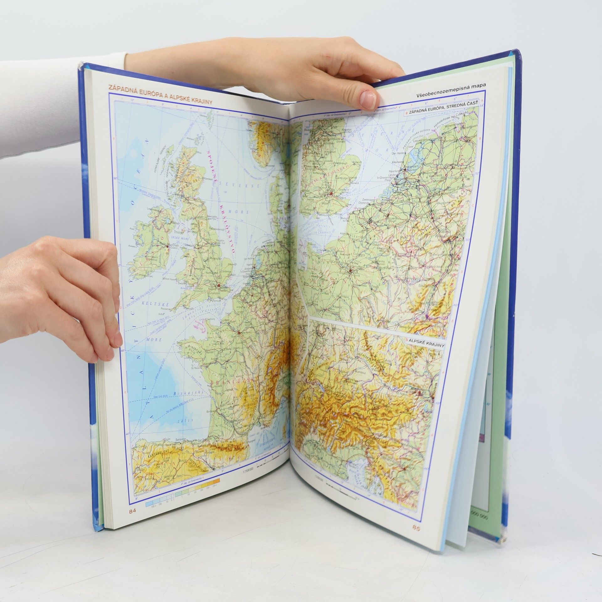 Collectif d'auteurs Školský atlas sveta