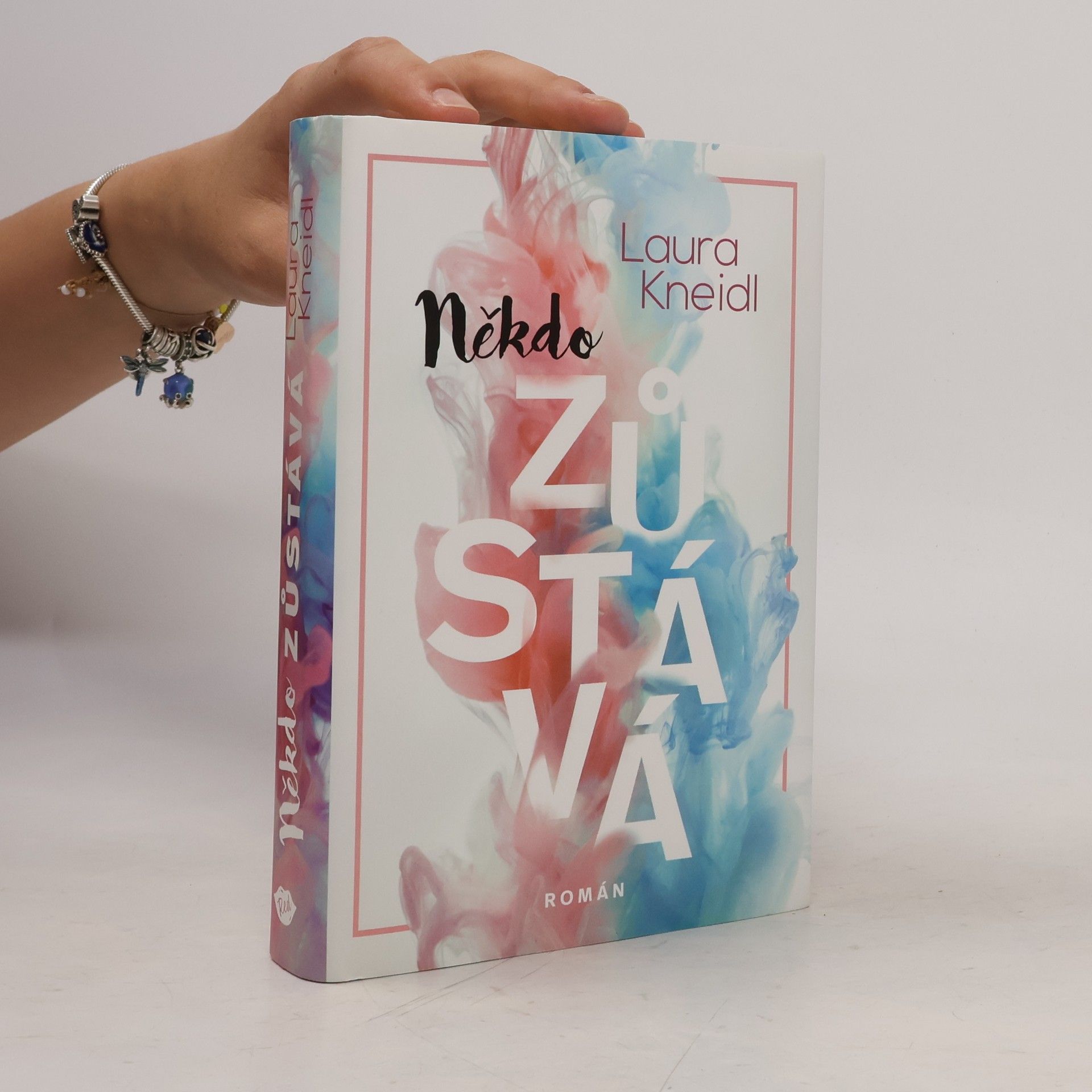 Laura Kneidl Někdo zůstává