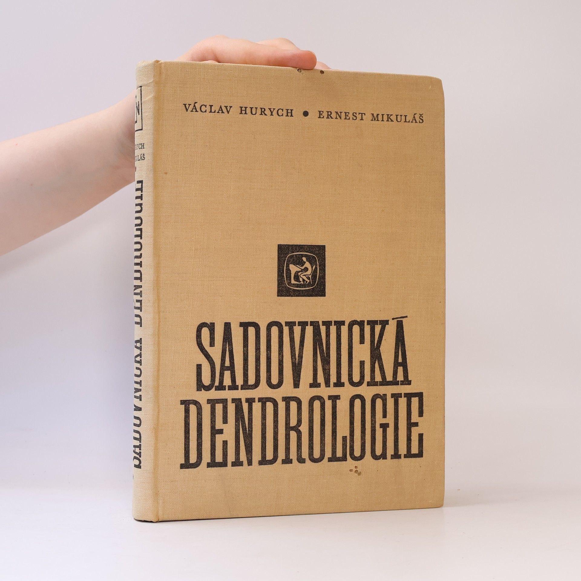 Ernest Mikuláš Sadovnická dendrologie