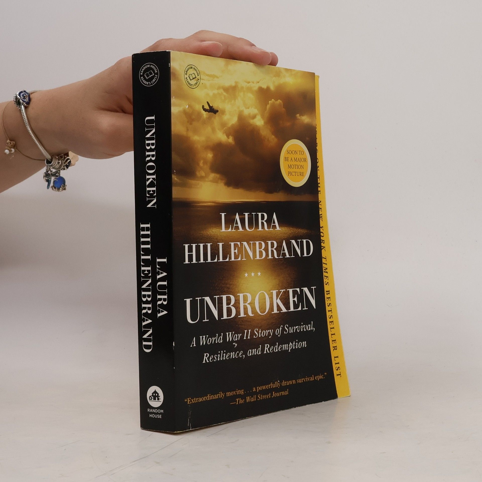Laura Hillenbrand Unbroken : a World War II story of survival, resilience, and redemption