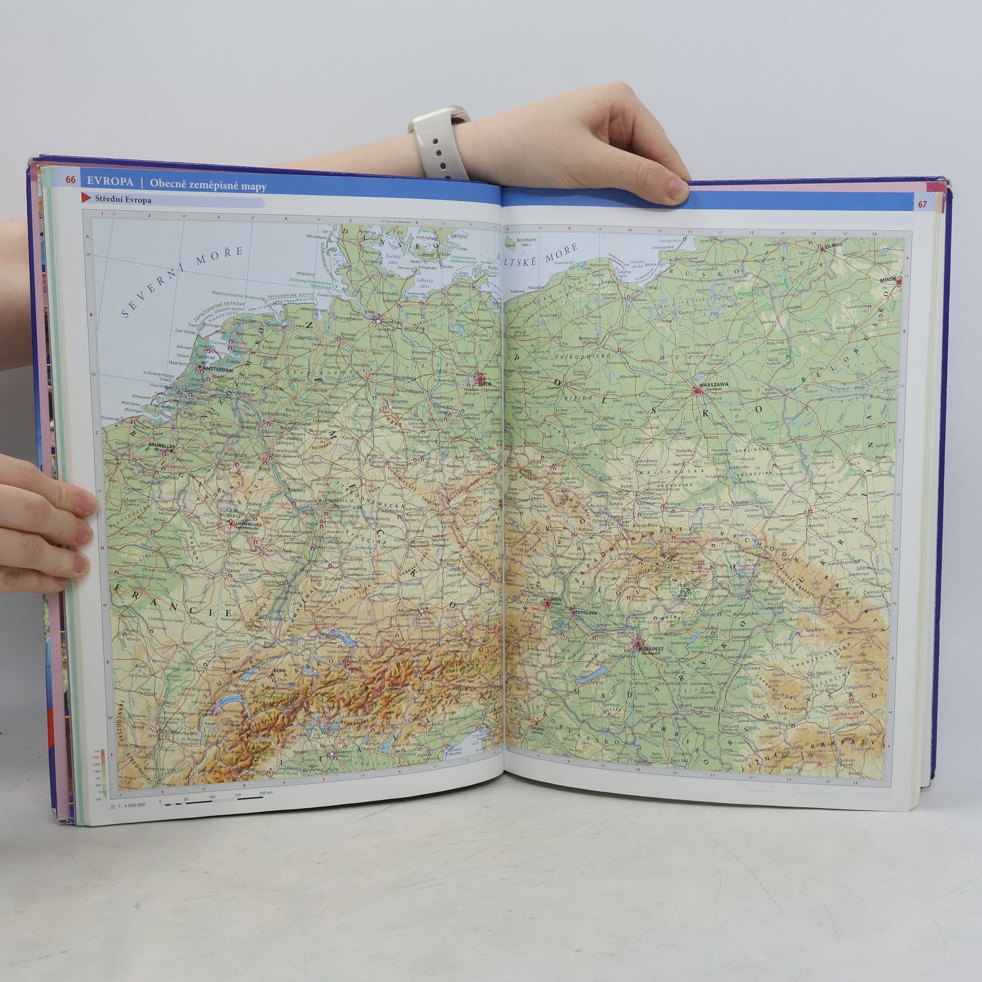 Autorenkollektiv Školní atlas světa