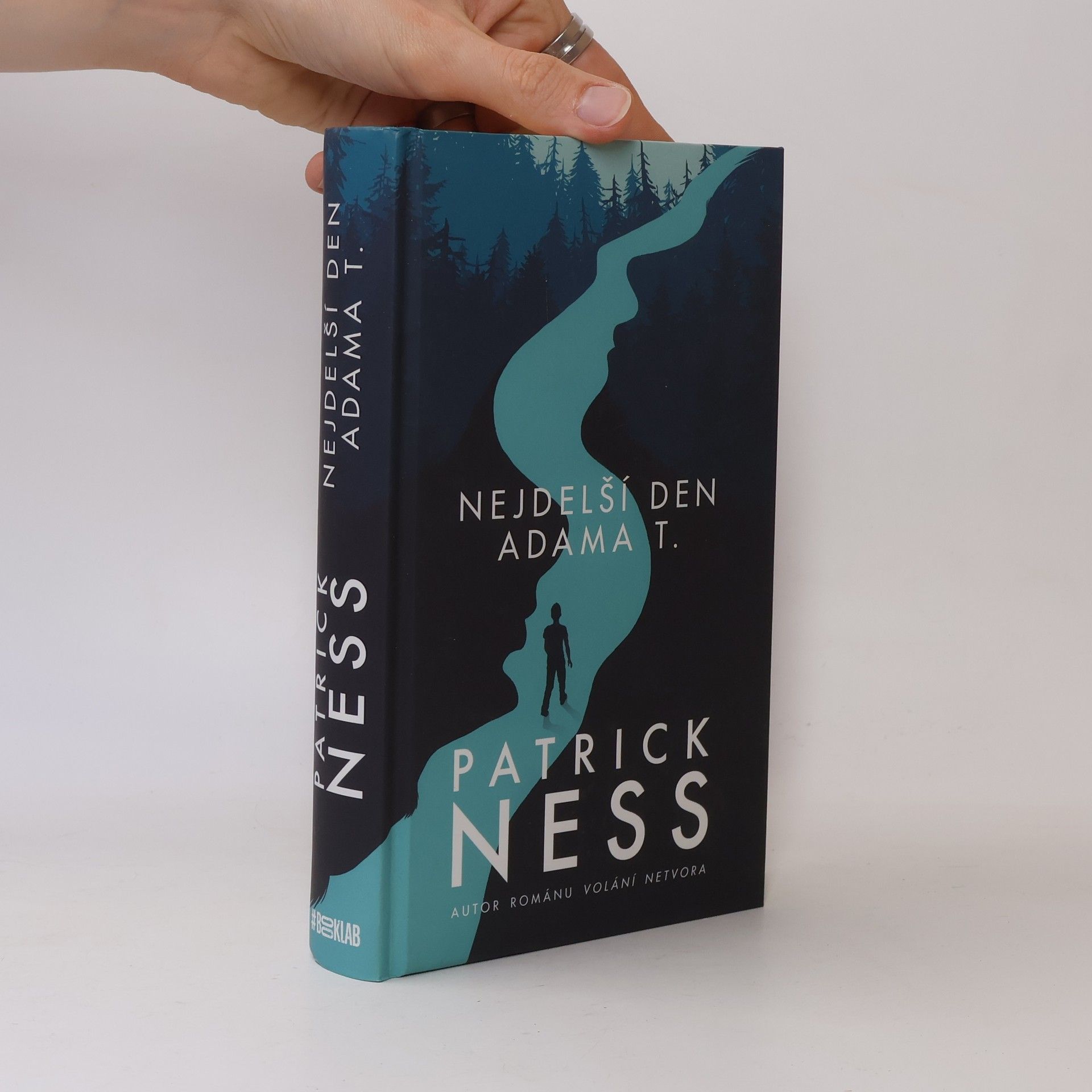 Patrick Ness Nejdelší den Adama T.