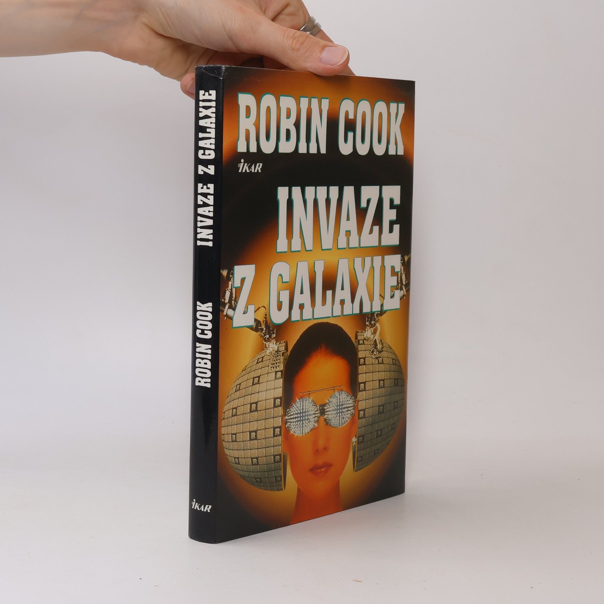 Robin Cook Invaze z galaxie