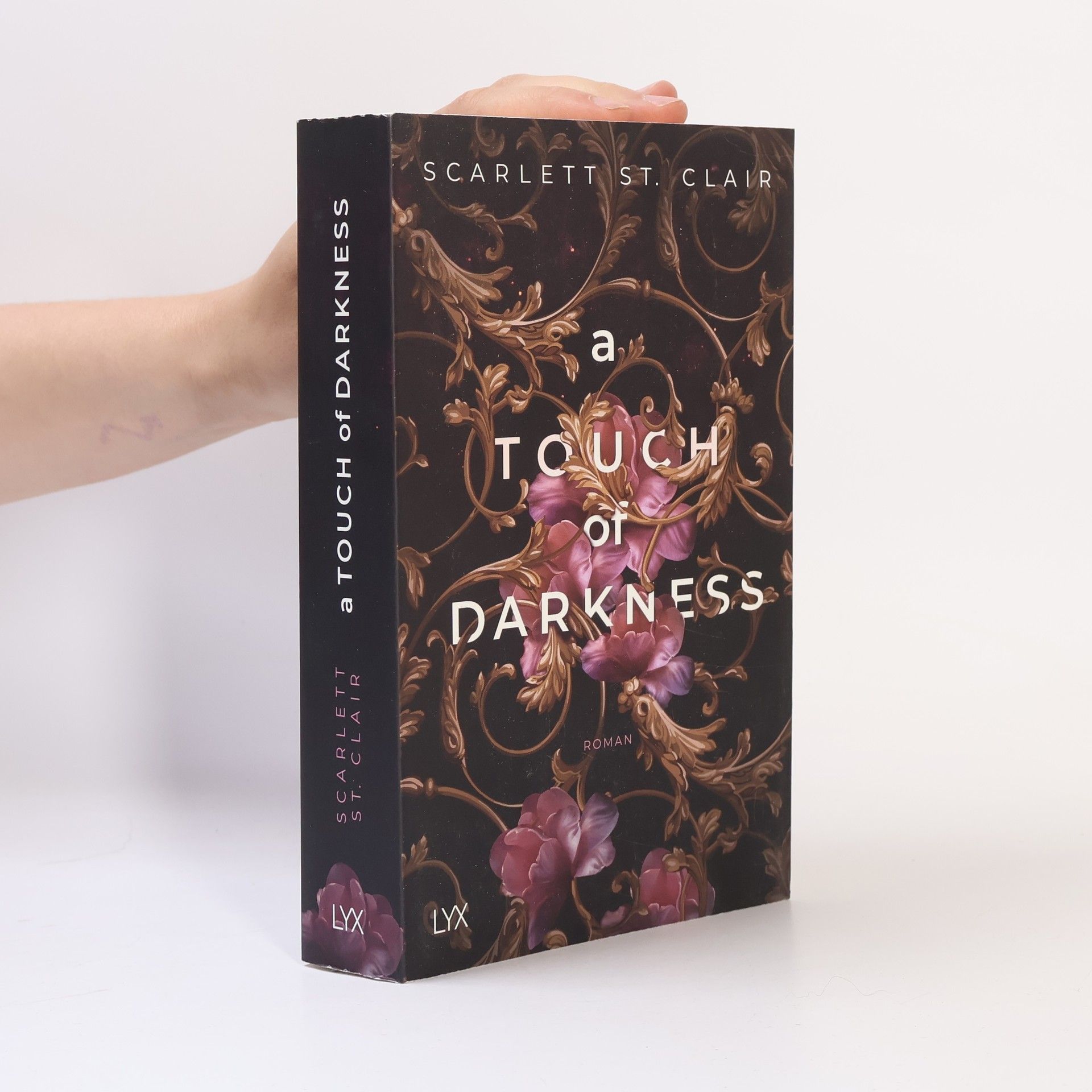 Scarlett St. Clair A Touch of Darkness