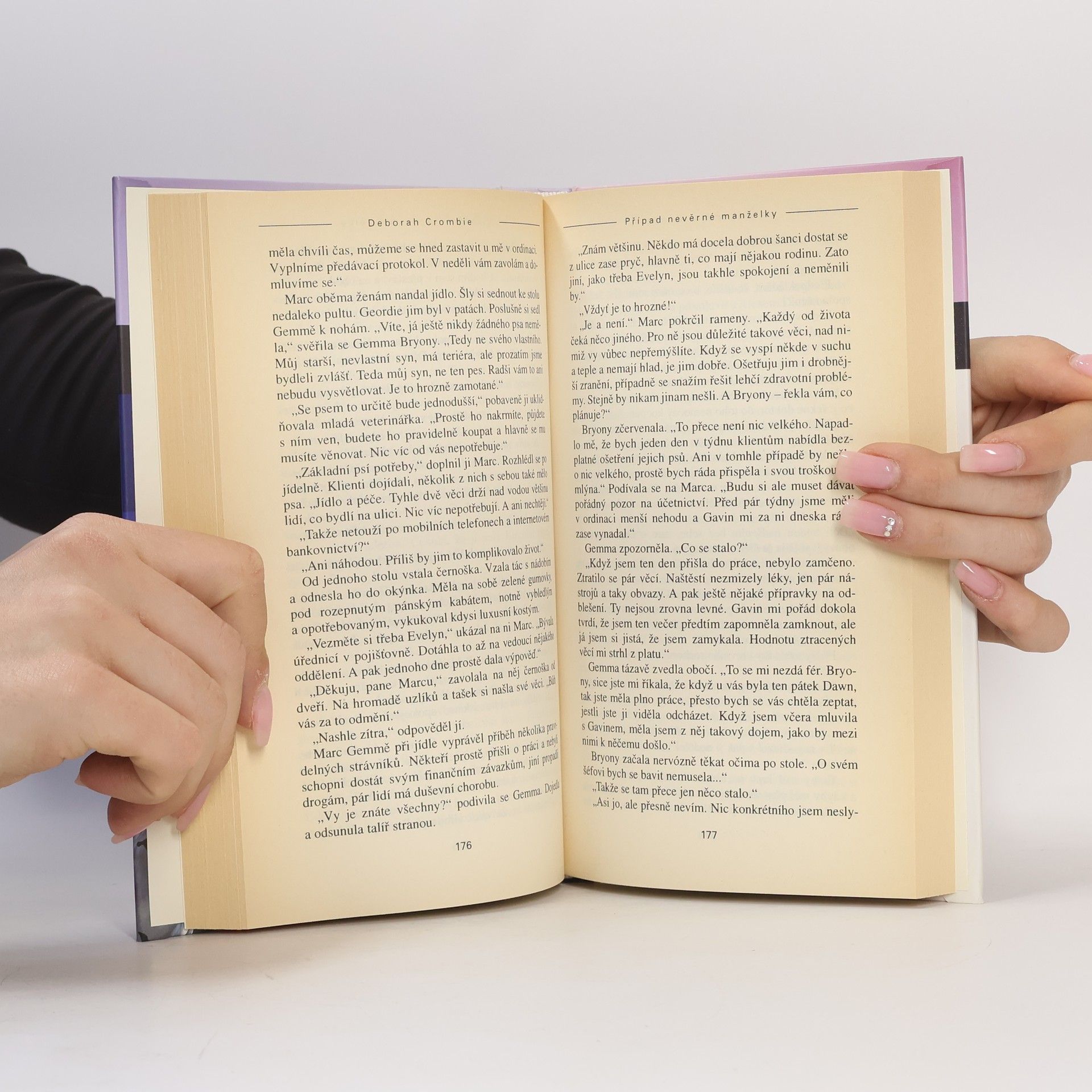 Crombie Deborah Případ nevěrné manželky