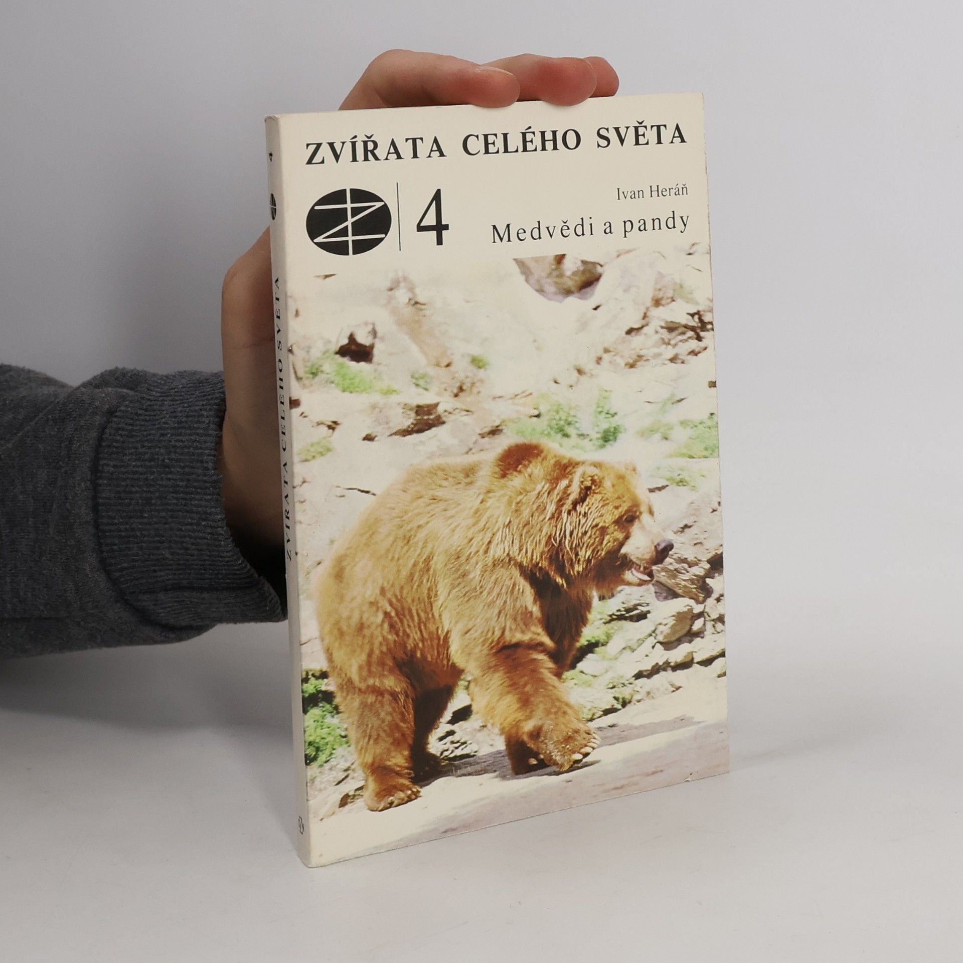 Ivan Heráň Zvířata celého světa 4. Medvědi a pandy