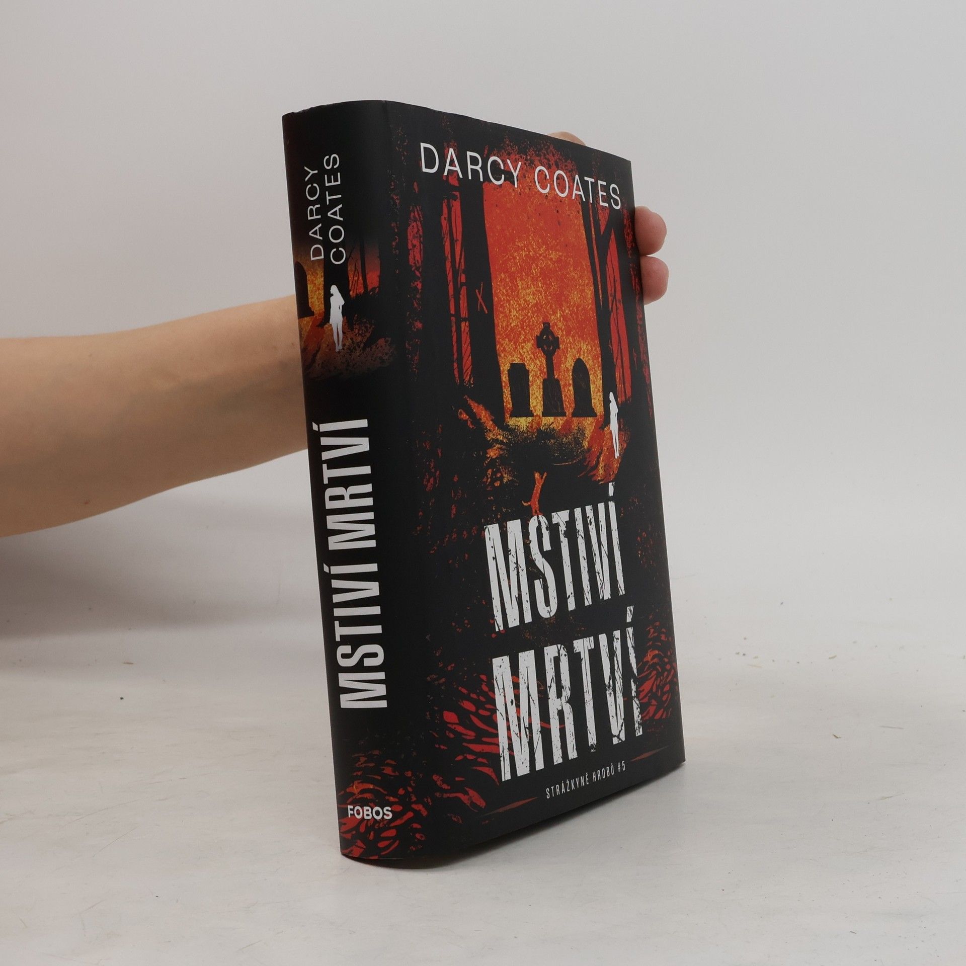 Strážkyně hrobů - 5: Mstiví mrtví