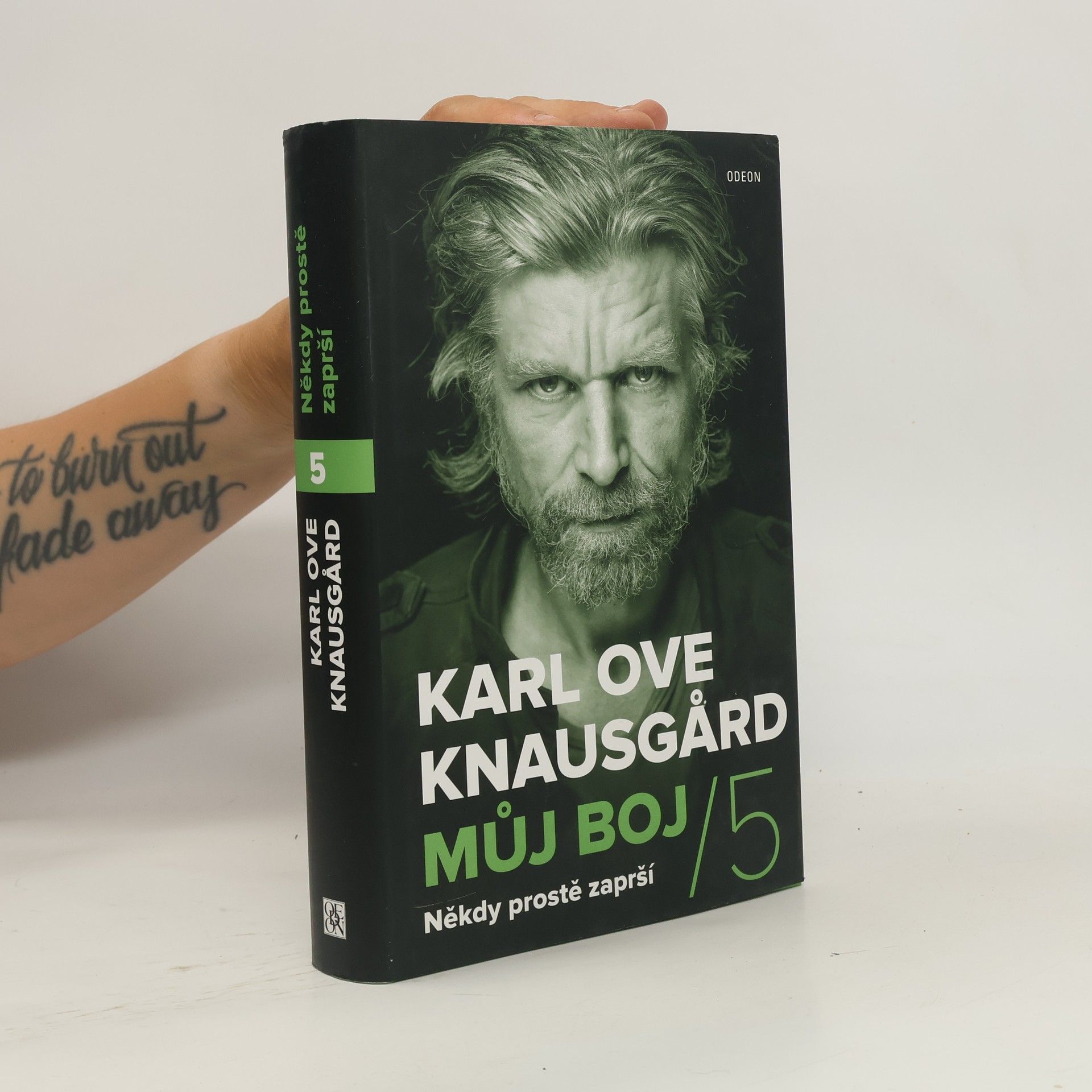 Karl Ove Knausgård Můj boj 5. Někdy prostě zaprší