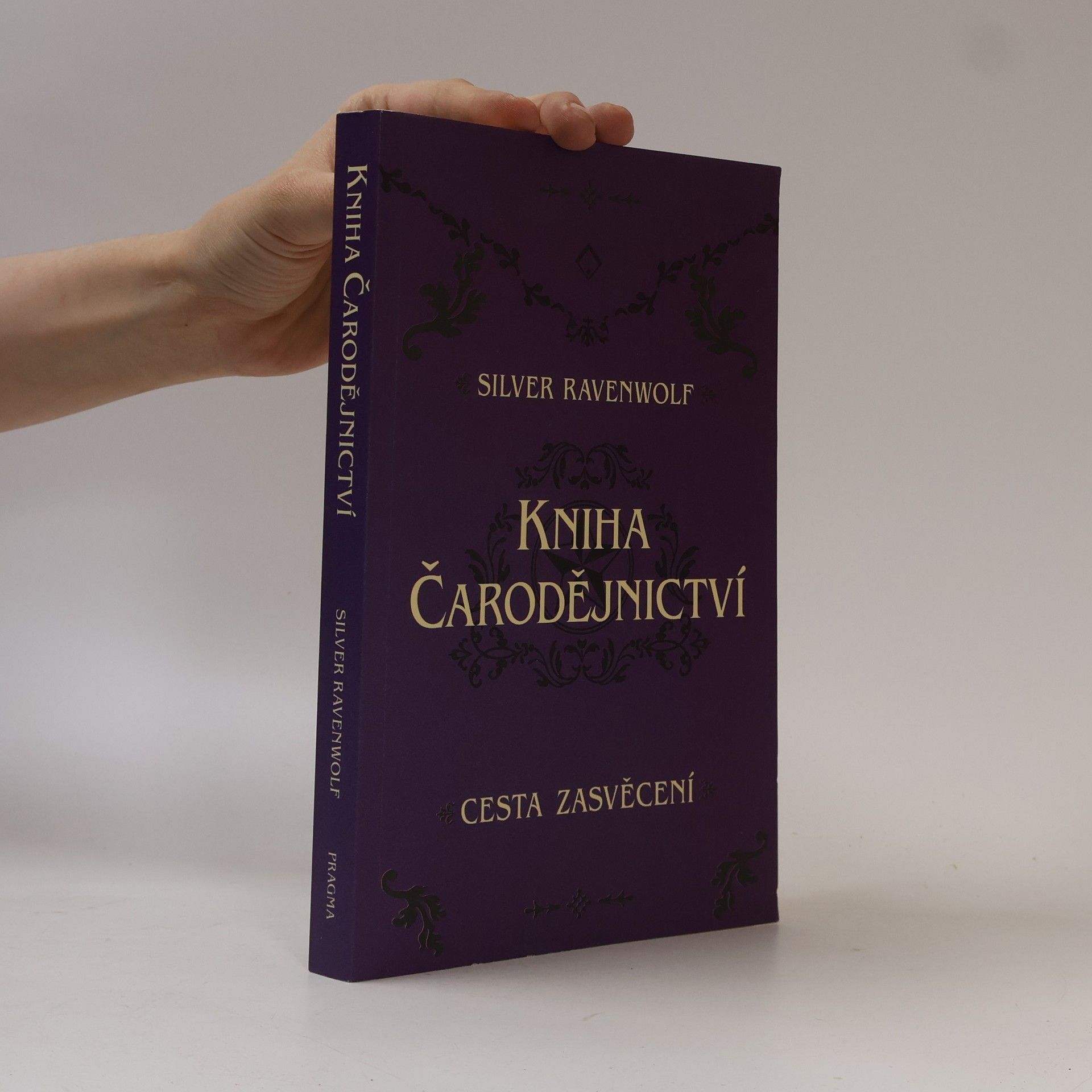 Silver RavenWolf Kniha čarodějnictví : cesta zasvěcení