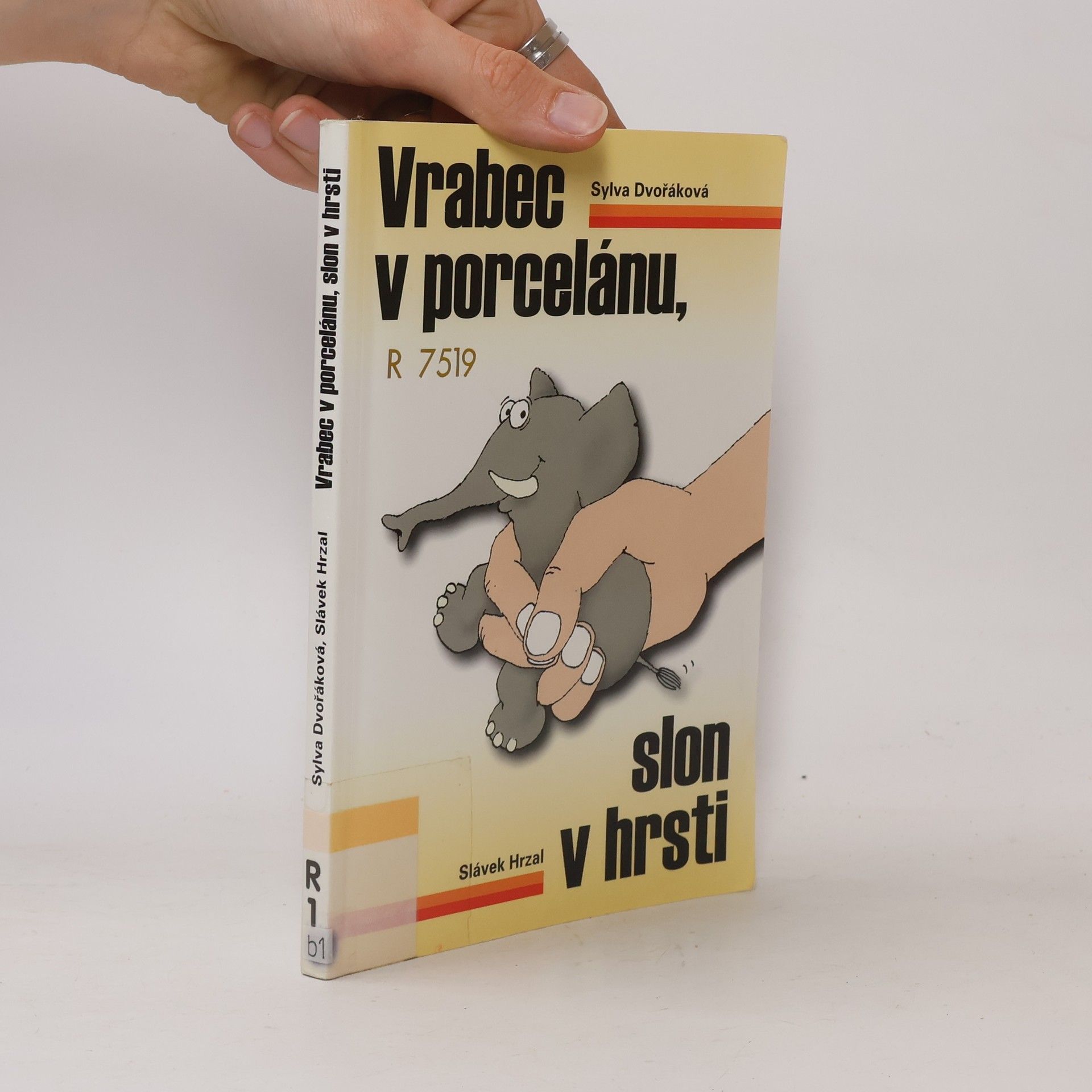 Vrabec v porcelánu, slon v hrsti