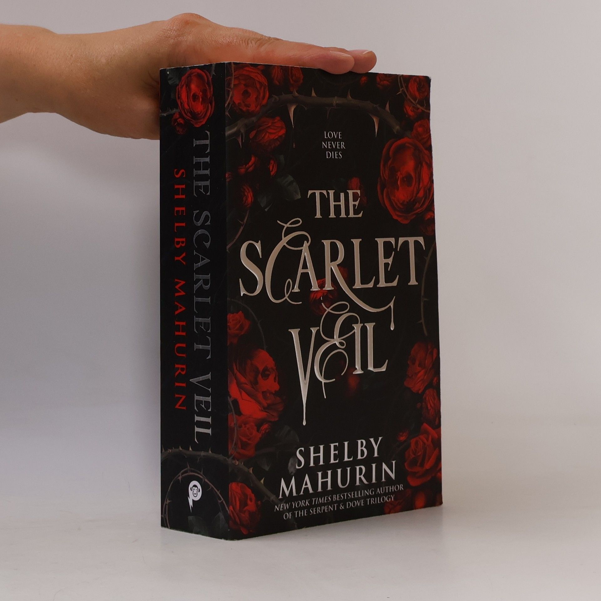 Shelby Mahurin The scarlet veil