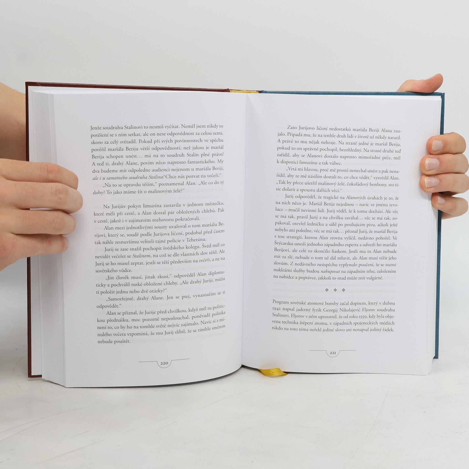 Jonas Jonasson Analfabetka, která uměla počítat ; Stoletý stařík, který vylezl z okna a zmizel