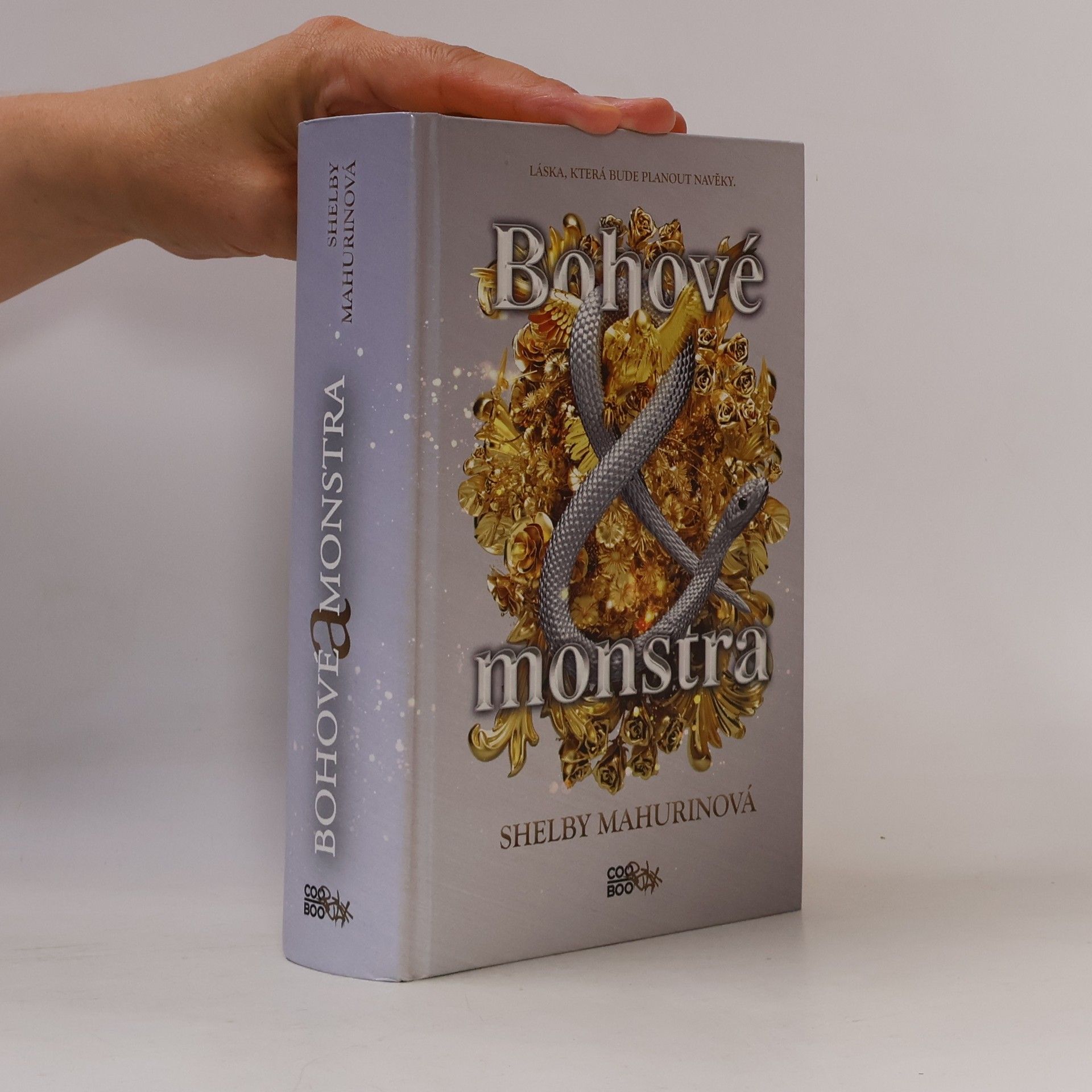 Shelby Mahurin Bohové a monstra. 3. díl