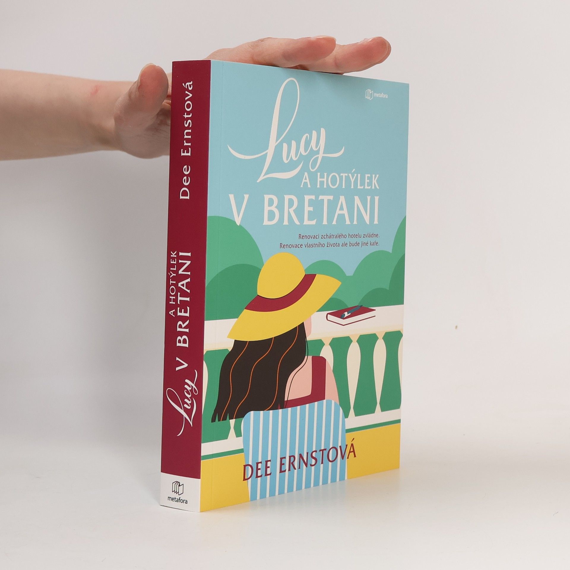 Dee Ernst Lucy a hotýlek v Bretani
