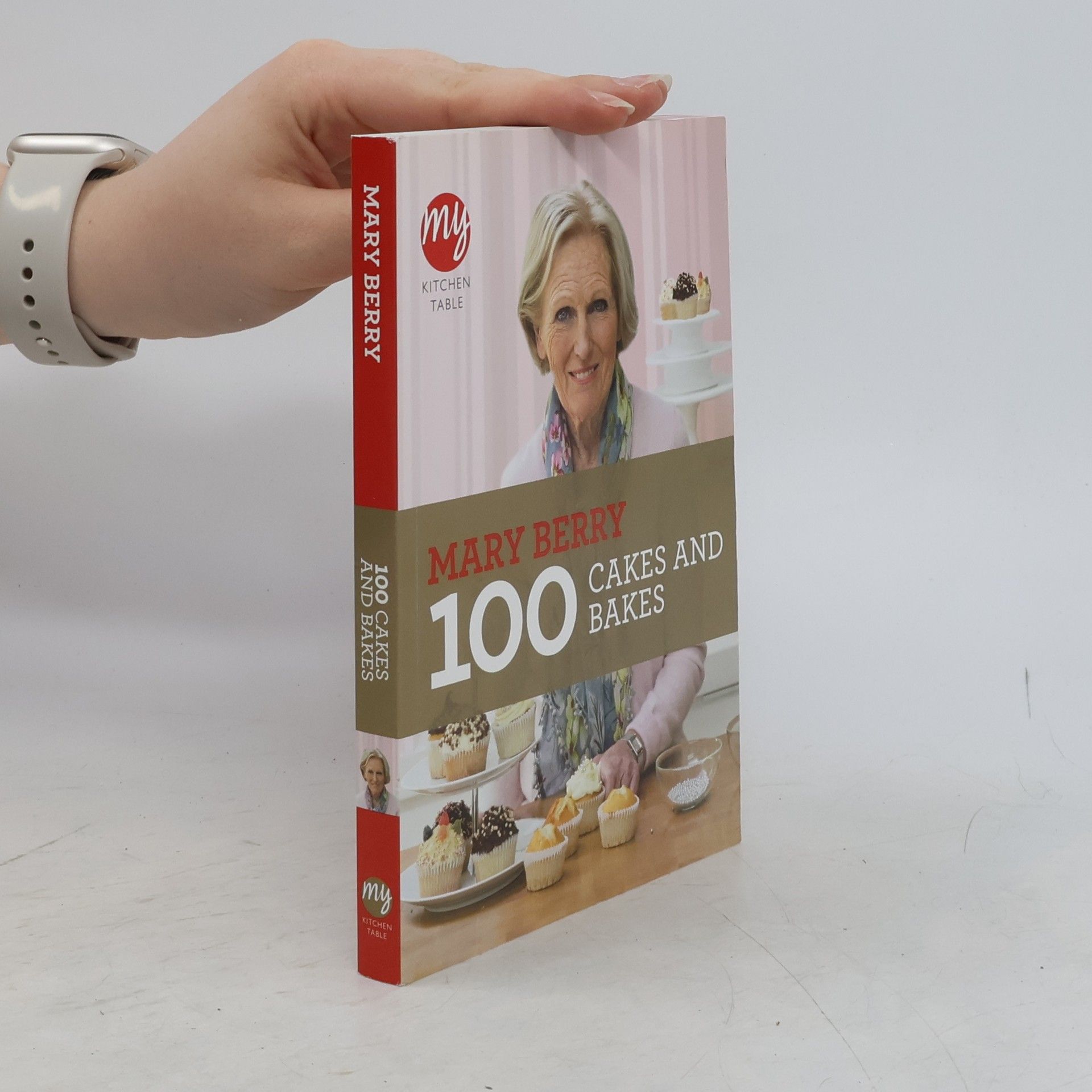 Mary Berry 100 Cakes and Bakes
