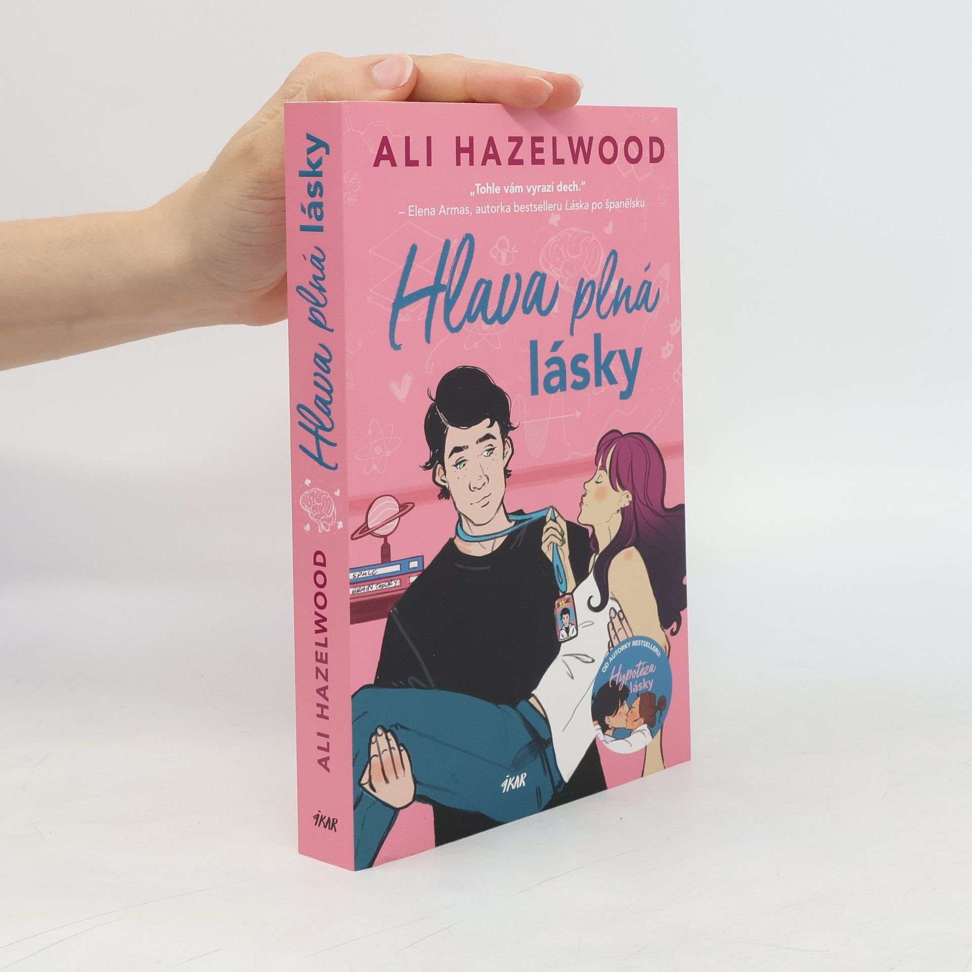 Ali Hazelwood Hlava plná lásky