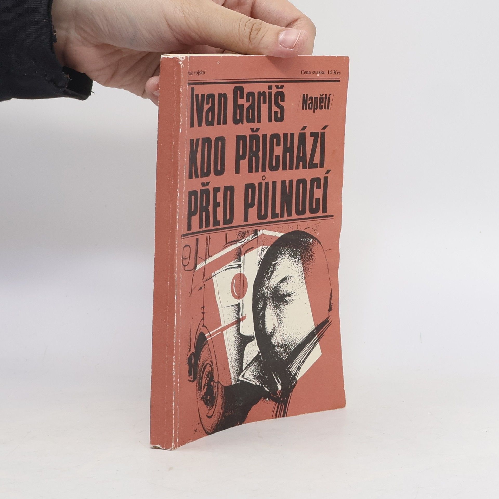 Ivan Gariš Kdo přichází před půlnocí