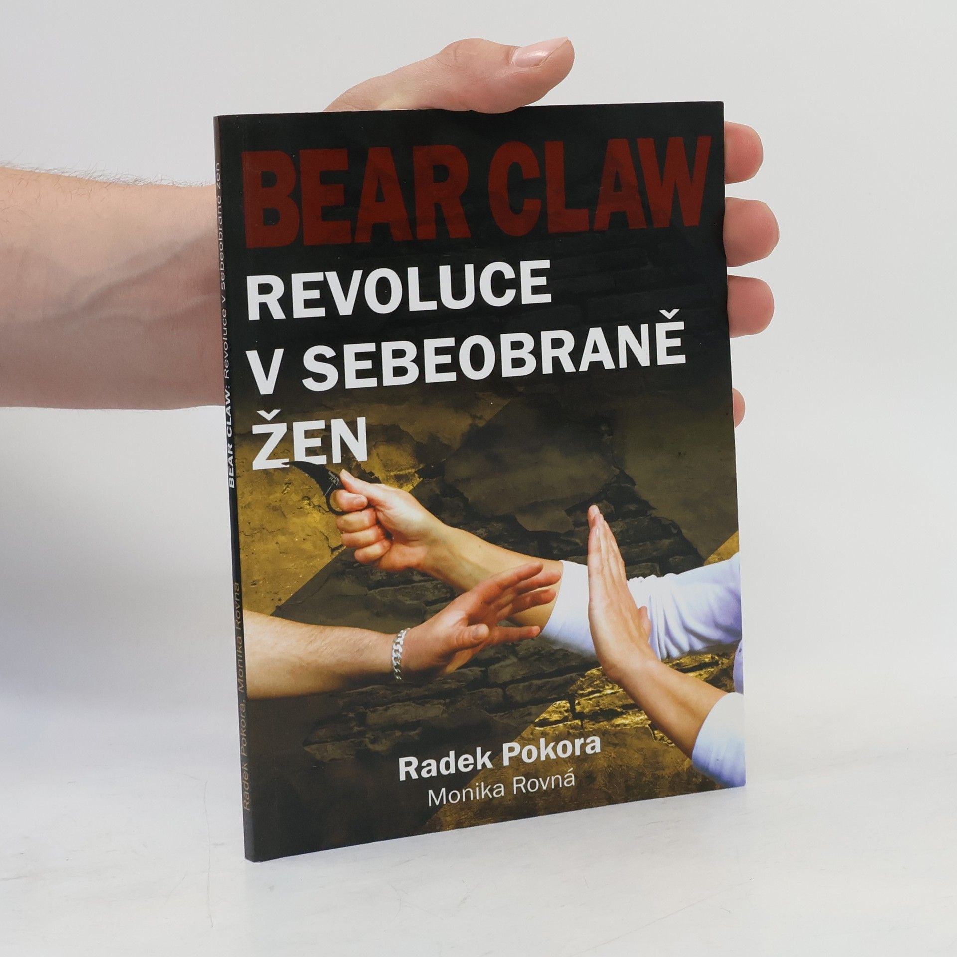 Monika Rovná Bear claw : revoluce v sebeobraně žen
