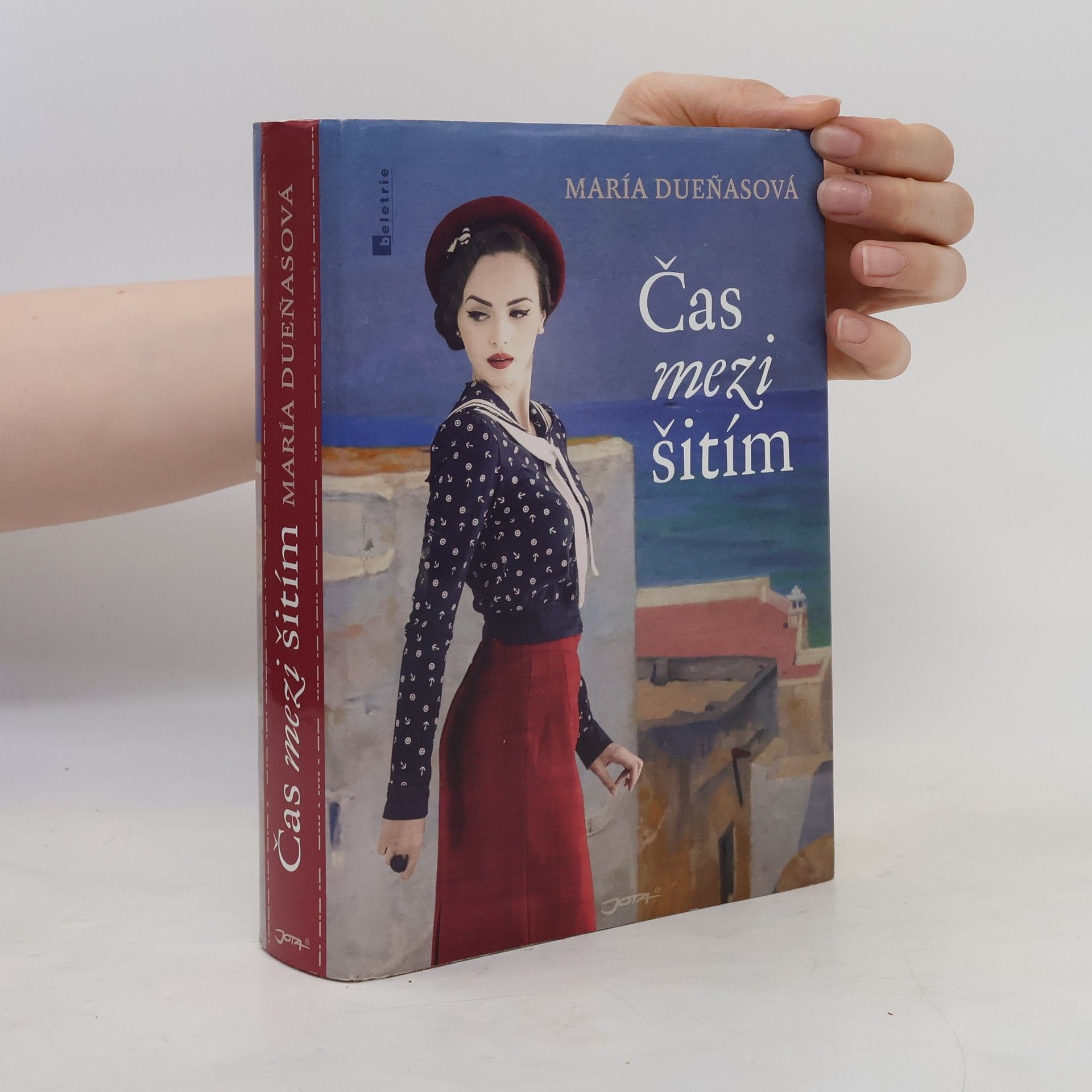 María Dueñas Čas mezi šitím