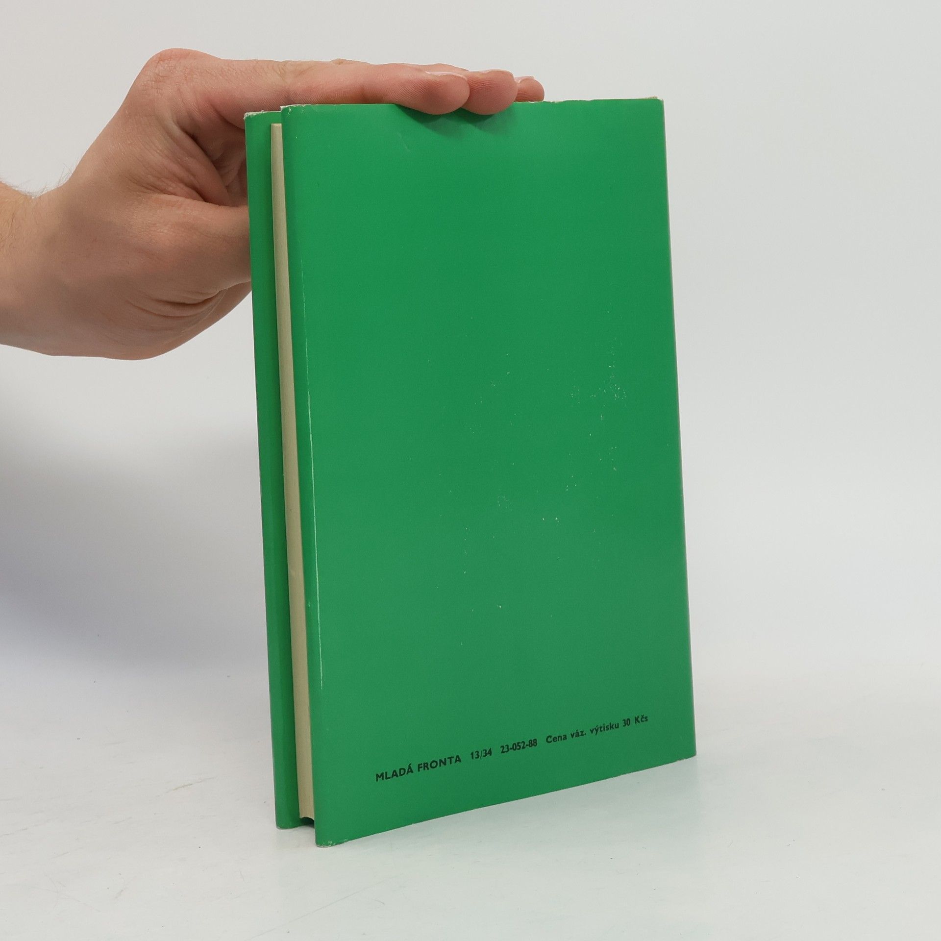 Gilles Perrault Červený pulovr